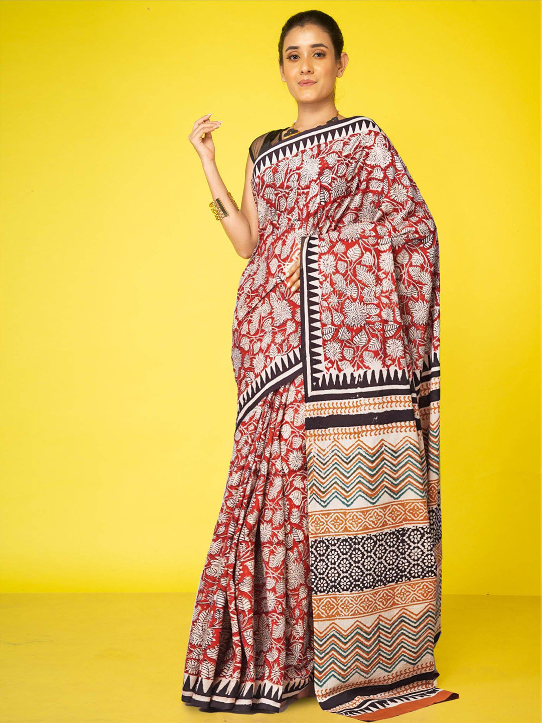 

Unnati Silks Floral Pure Cotton Handloom Bagru Saree, Red