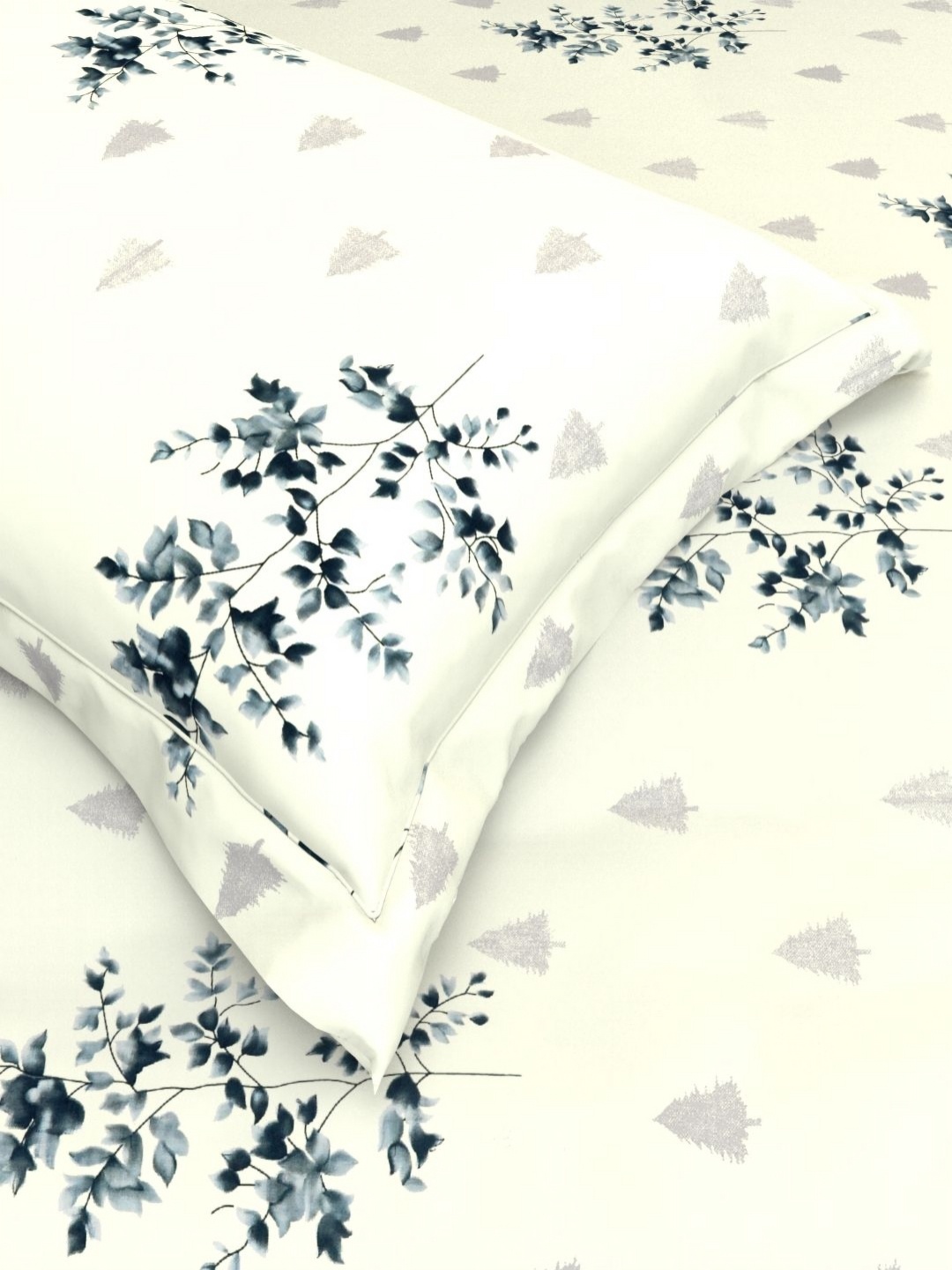 

THE WHITE MOSS White & Grey Floral 220 TC Queen Bedsheet with 2 Pillow Covers