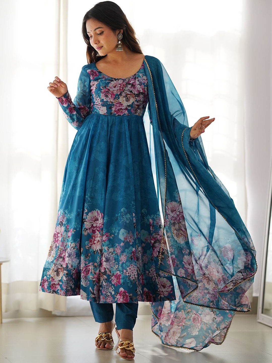 

Tanhai Women Floral Printed Regular Kurta with Trouser & Dupatta, Turquoise blue