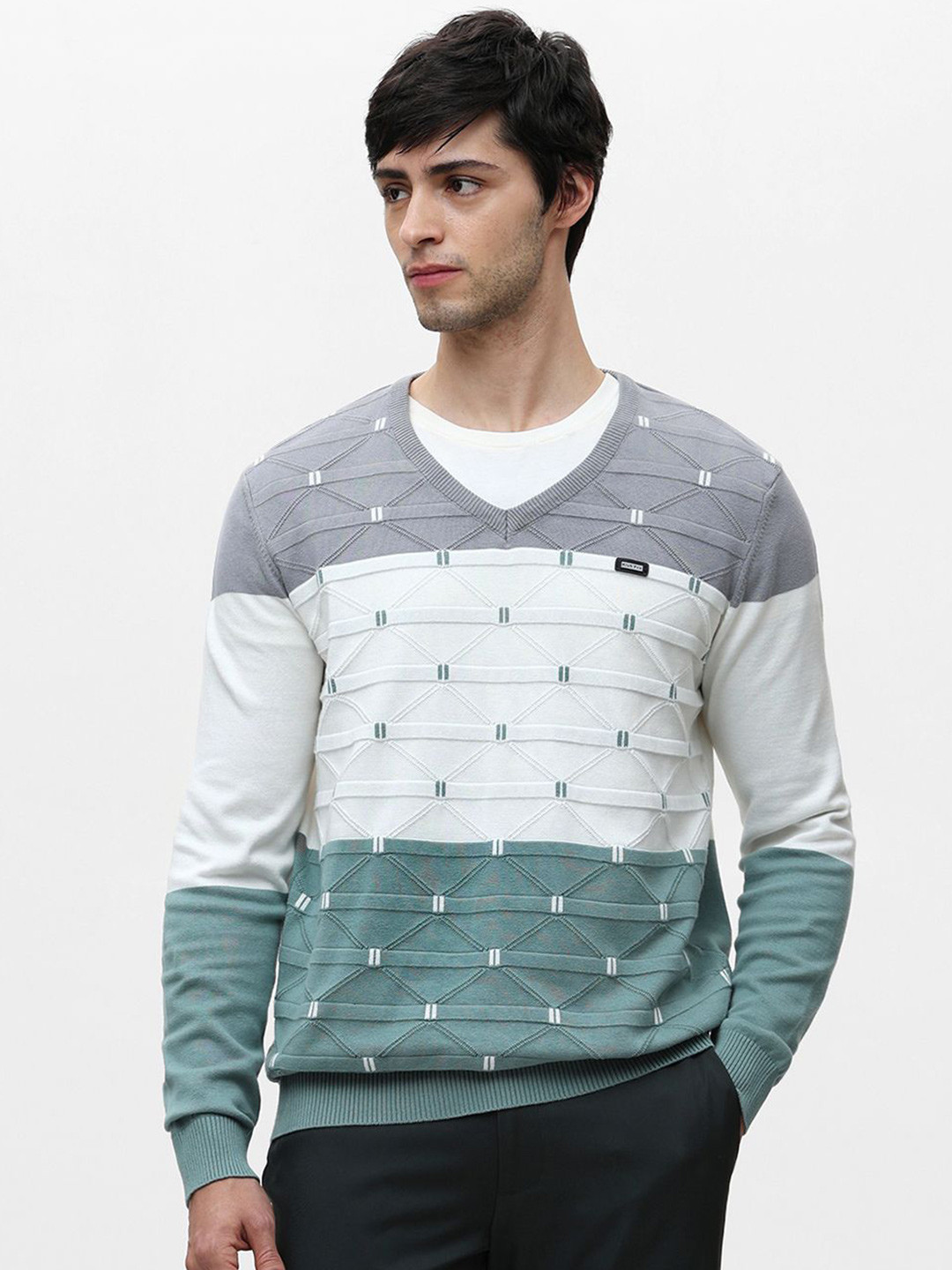 

Klub Fox Men V-Neck Pullover Sweater, Grey