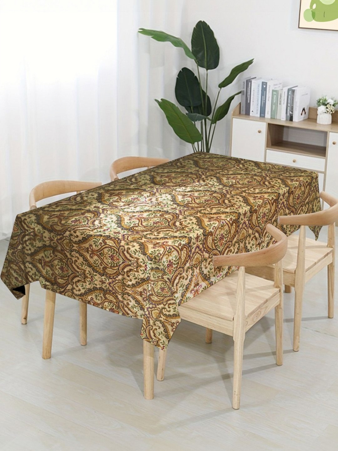 

Tesmare Off White & Yellow Ethnic Motifs Printed Velvet Anti-Slip 4-6 Seater Table Cover