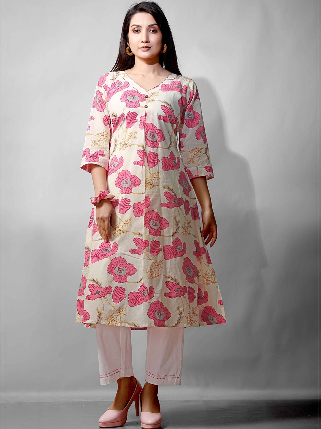 

NE STYLE Floral Printed V-Neck Cotton A-Line Kurta, Pink
