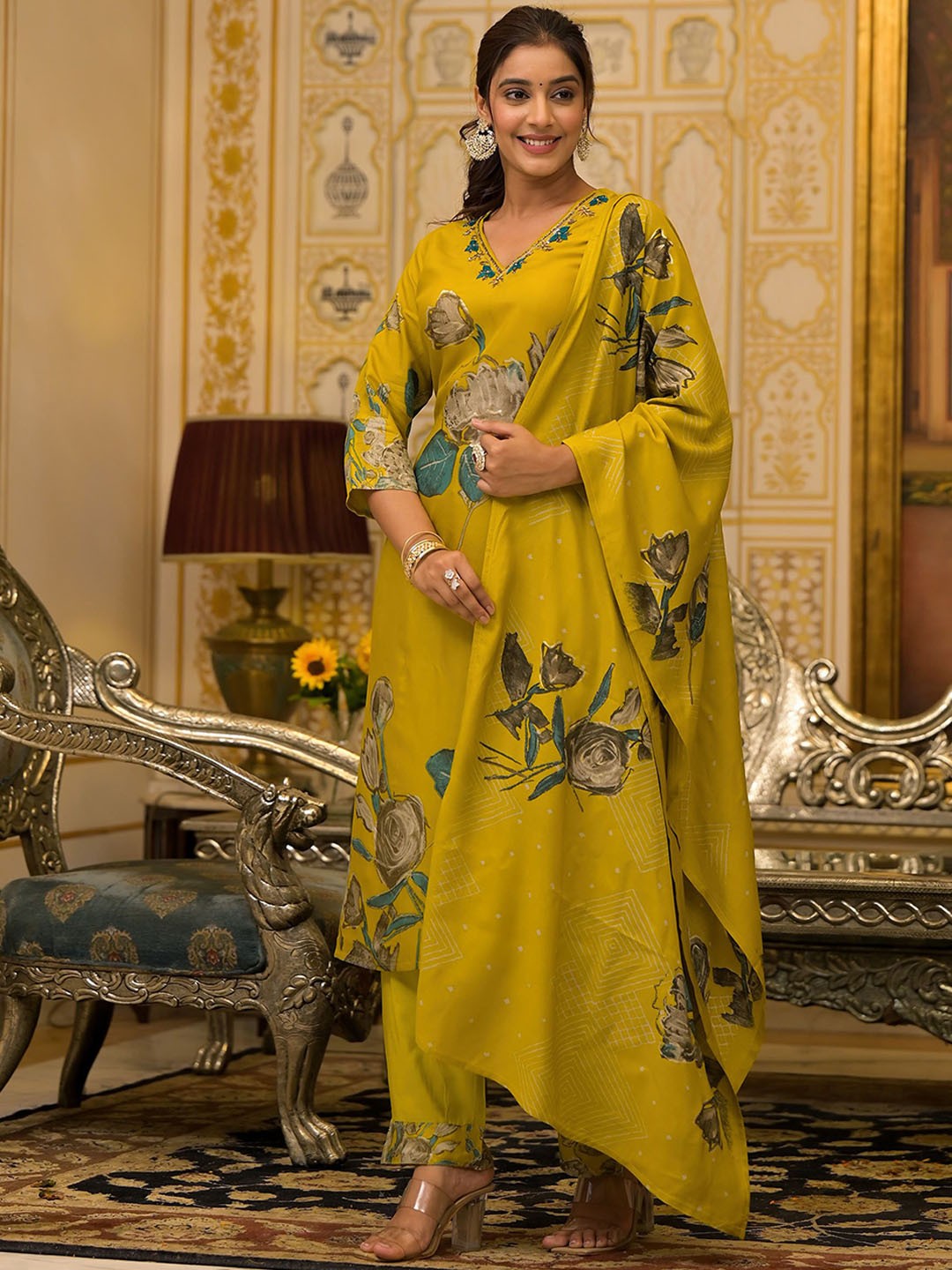 

Benaaz Women Floral Printed Regular Kurta with Trousers & Dupatta, Olive
