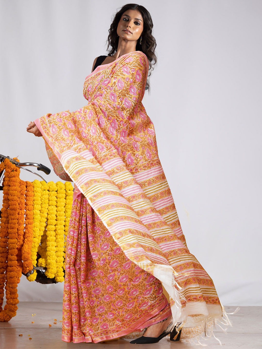 

Unnati Silks Floral Zari Handloom Chanderi Saree, Yellow