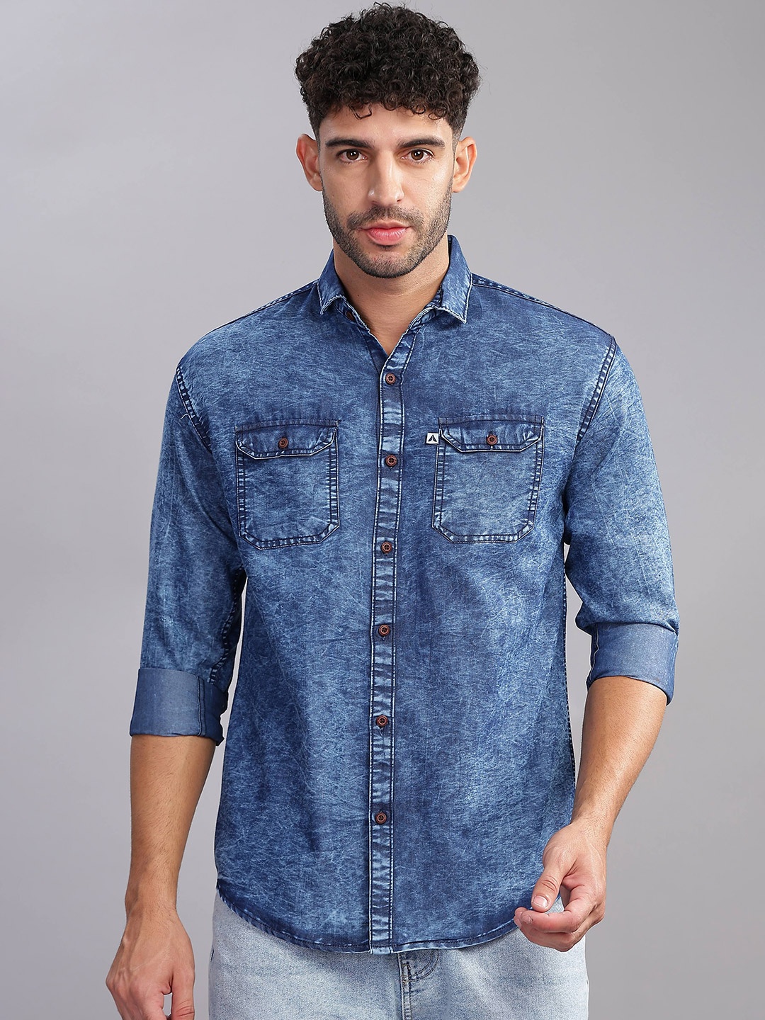 

AIDAN PAUL Men Relaxed Fit Cutaway Collar Faded Denim Casual Shirt, Blue