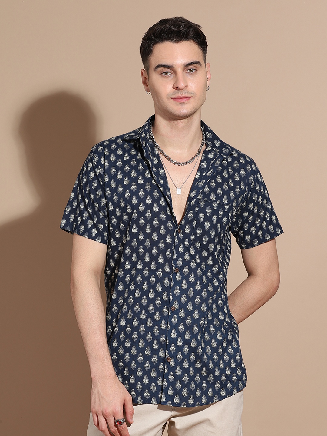 

Anouk Men Smart Spread Collar Floral Printed Cotton Casual Shirt, Navy blue