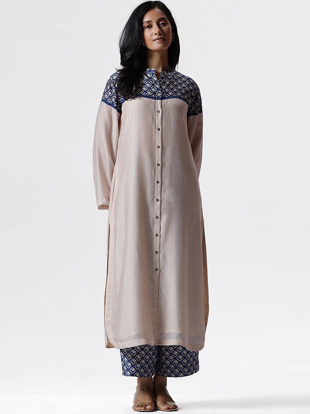 

Ganga Geometric Printed Mandarin Collar Raw Silk Straight Kurta with Palazzo, Cream