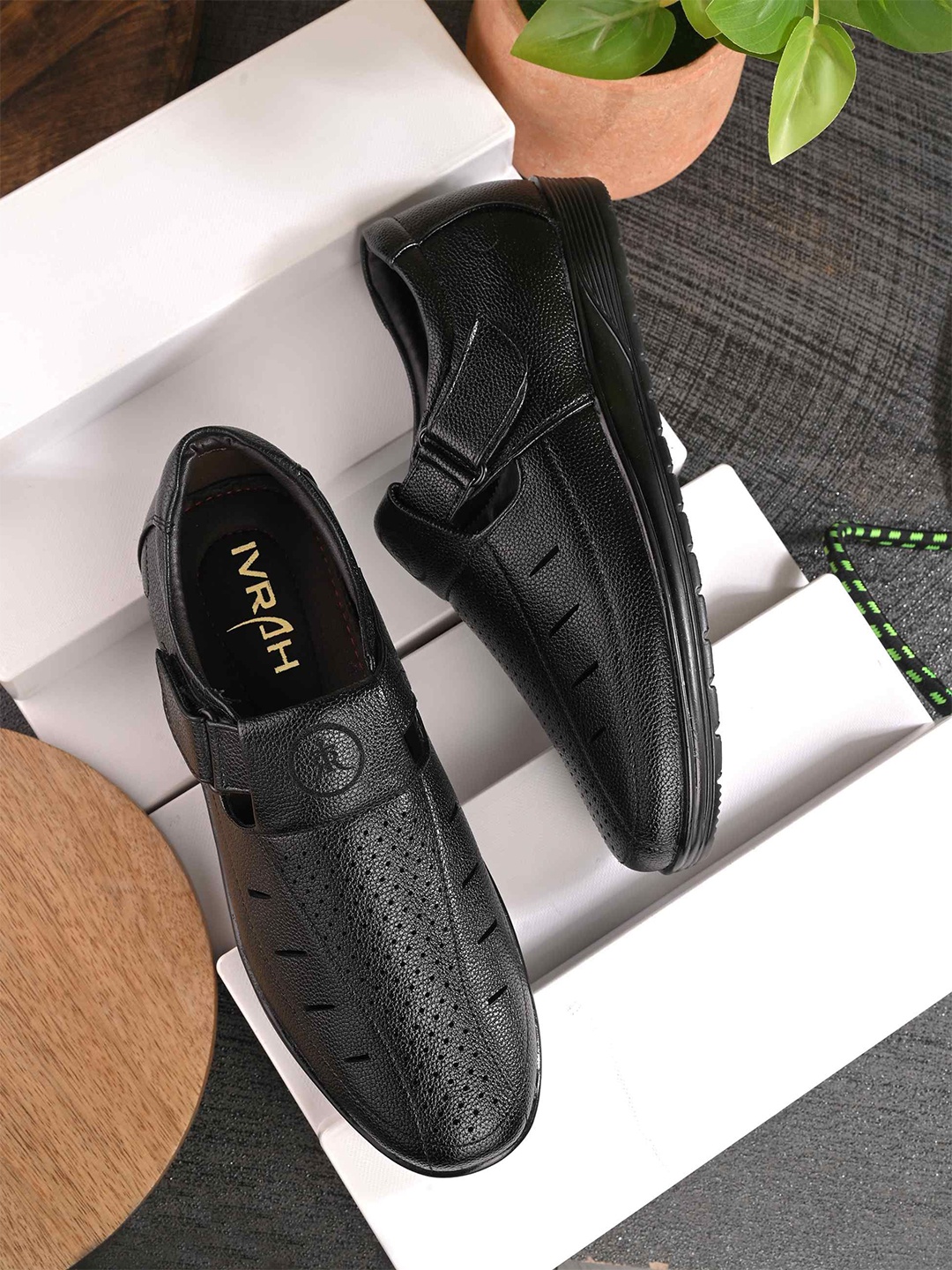 

IVRAH Men Casual Fisherman Sandals, Black