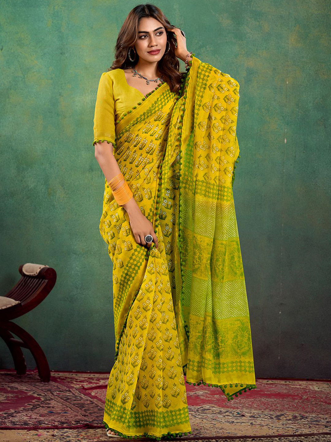 

Panzora Floral Printed Silk Cotton Saree With Unstitched Blouse Piece, Yellow