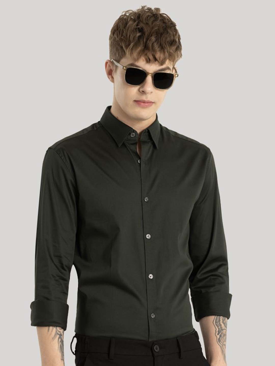 

Snitch Men Smart Slim Fit Spread Collar Solid Cotton Semiformal Shirt, Green