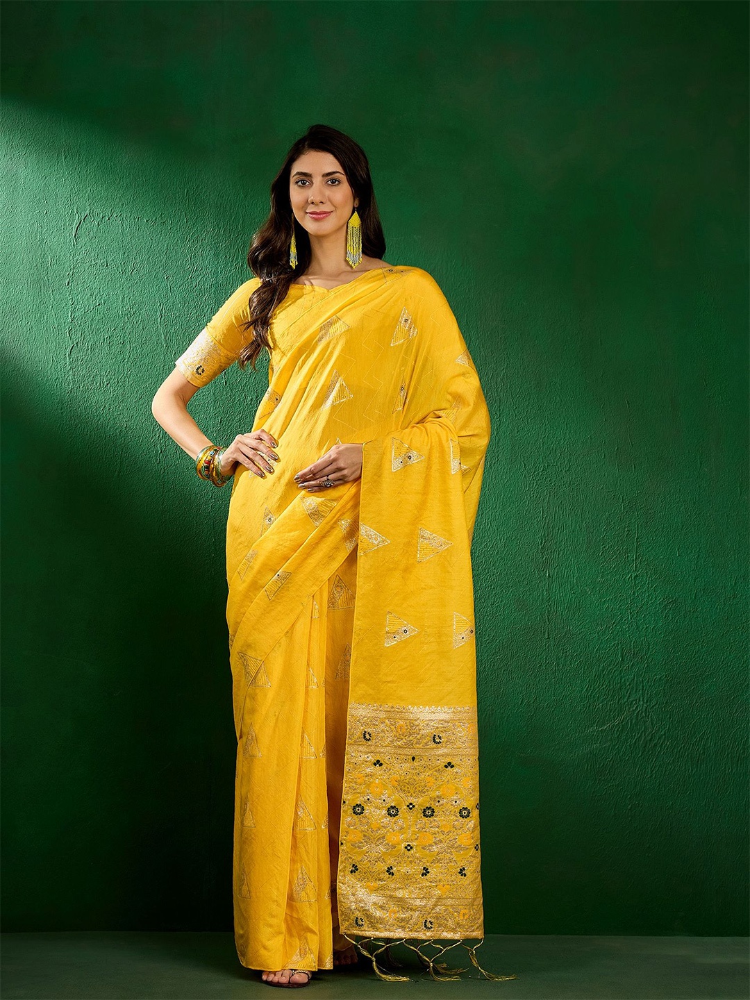 

Maroosh Embellished Sequinned Fusion Banarasi Saree, Yellow