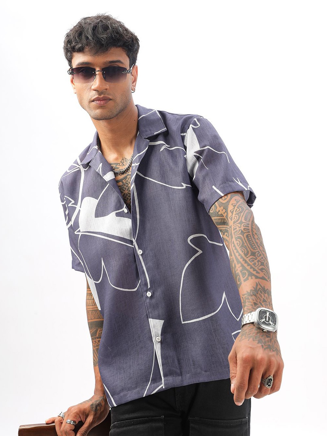 

Vestirio Men Relaxed Cuban Collar Abstract Printed Linen Blend Casual Shirt, Navy blue