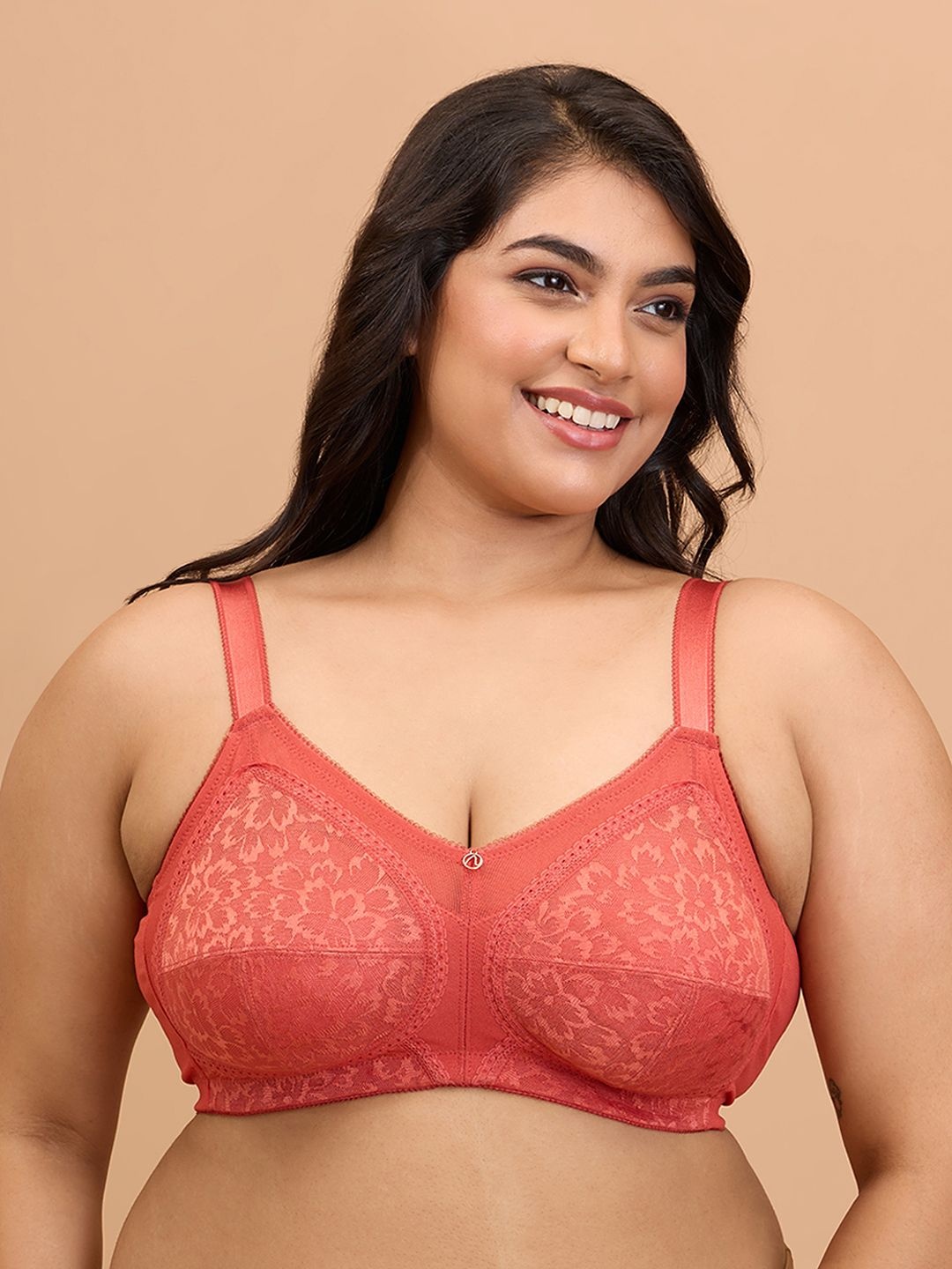 

Nykd By Nykaa Ultimate No Bulge, Shape & Support Non Padded Non Wired Lace Bra NYB033, Red