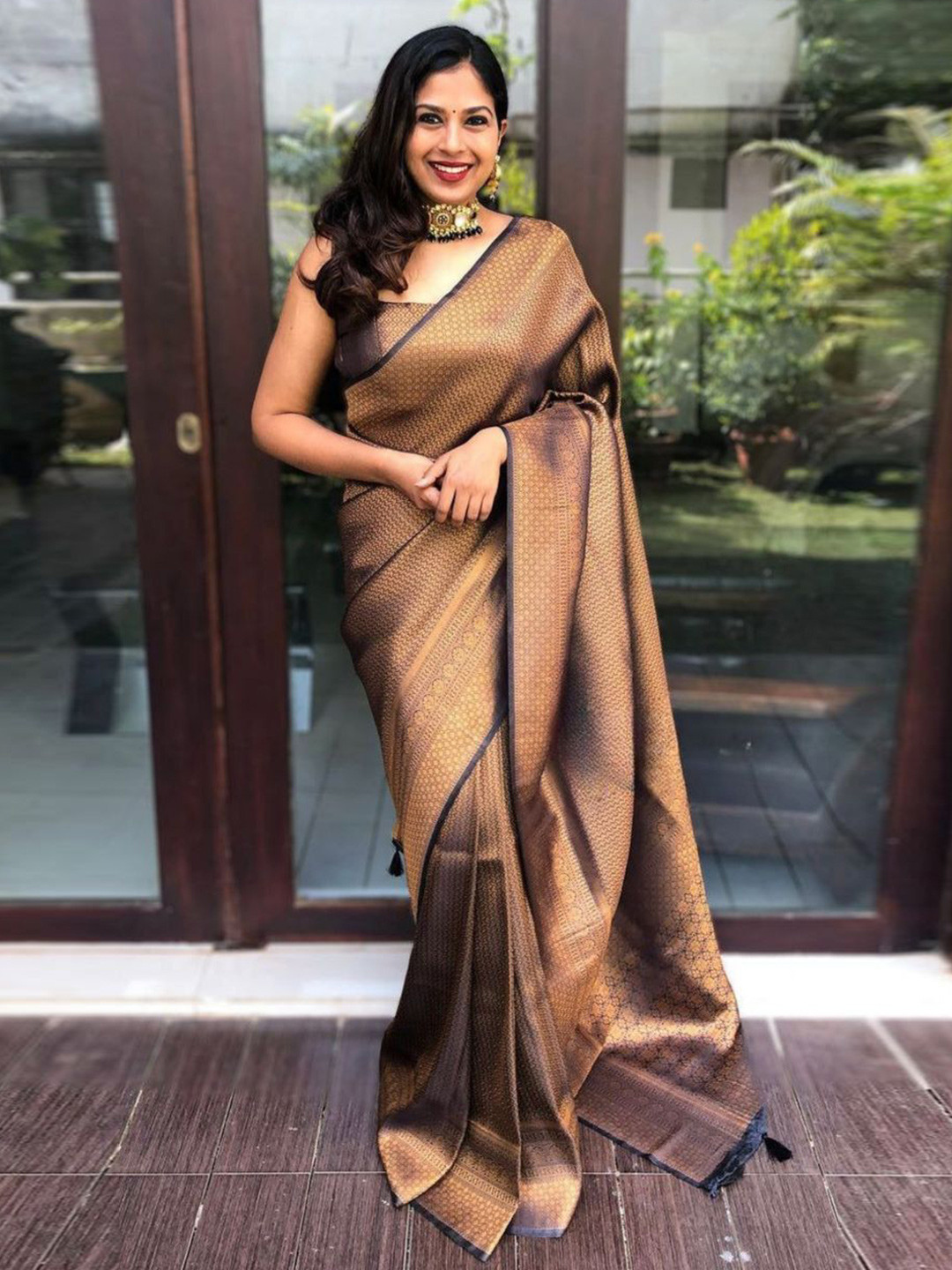 

HANDSEL Woven Design Zari Pure Silk Banarasi Saree, Black