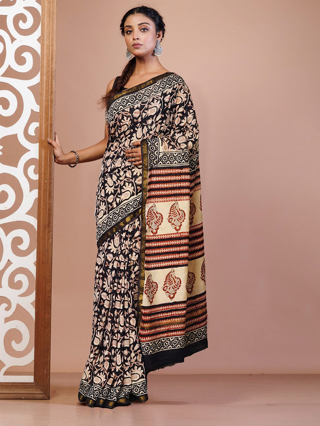 

Unnati Silks Silk Cotton Printed Handloom Bagru Saree, Black