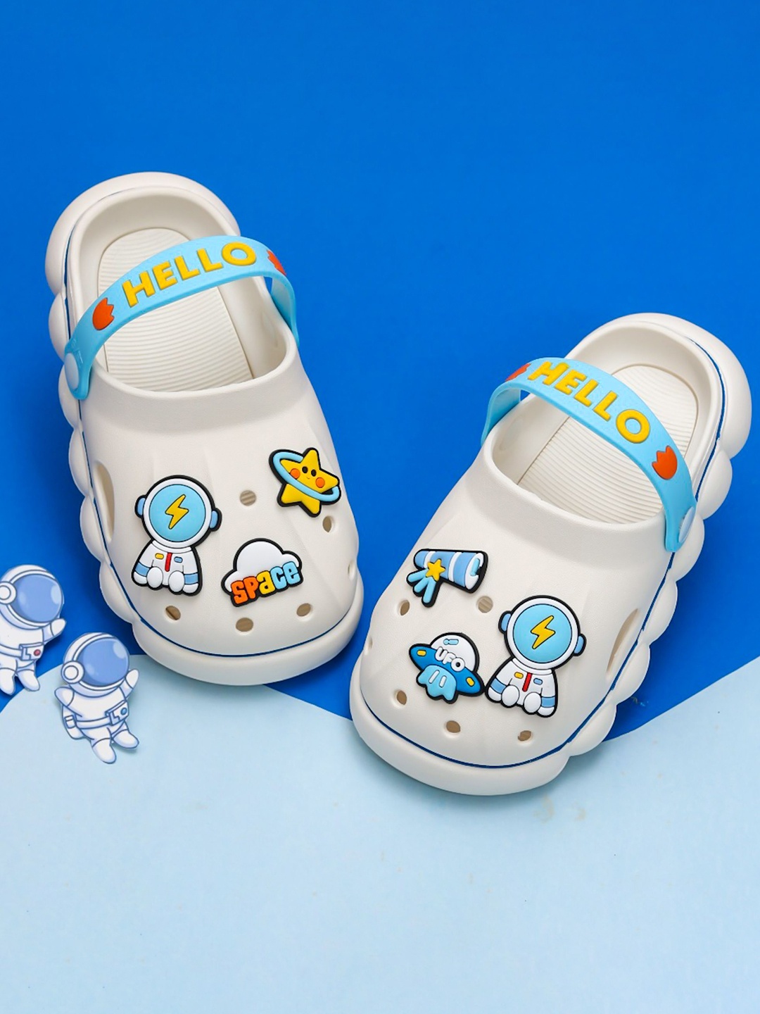 

Yellow Bee Boys Printed Clogs Flip Flops, White