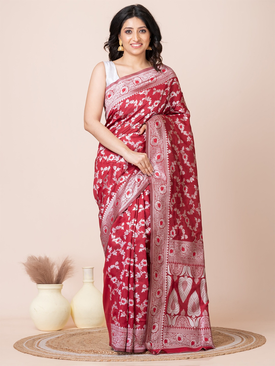 

Laa Calcutta Floral Zari Banarasi Saree, Red