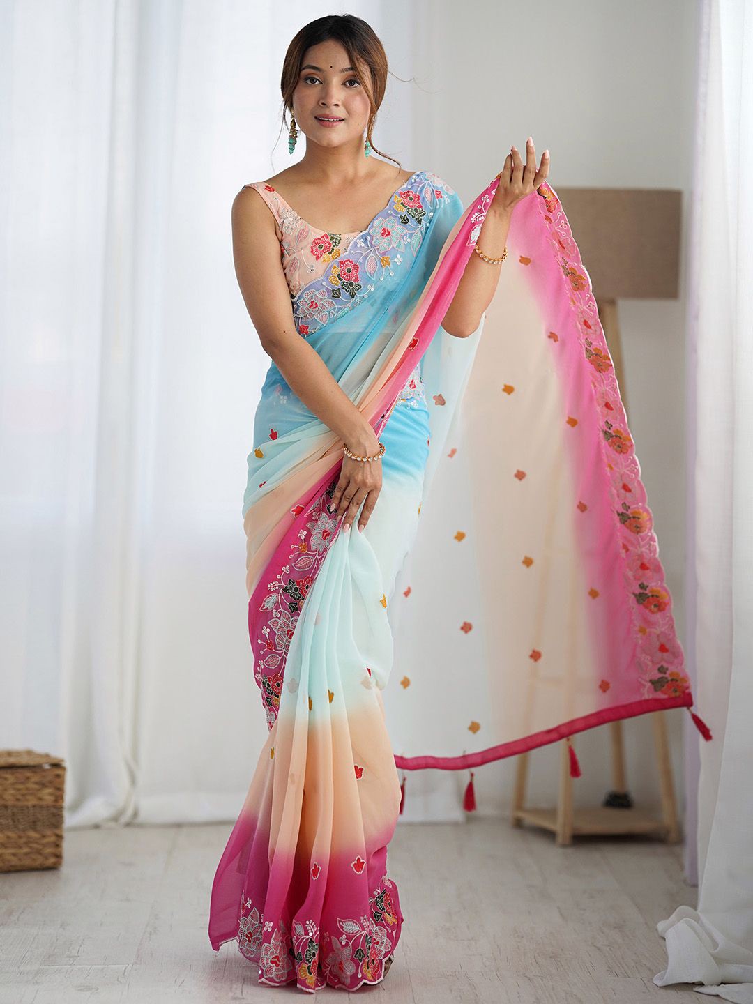

Anouk Floral Embroidered Sequinned Saree, Blue