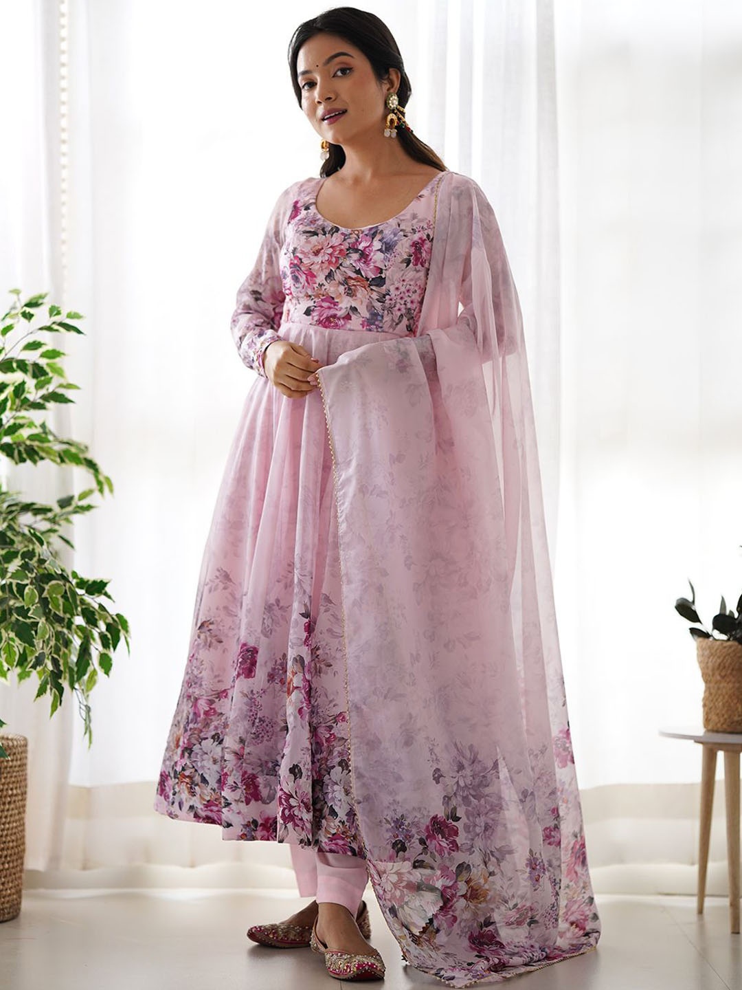 

Tanhai Women Floral Printed Regular Kurta with Trouser & Dupatta, Pink