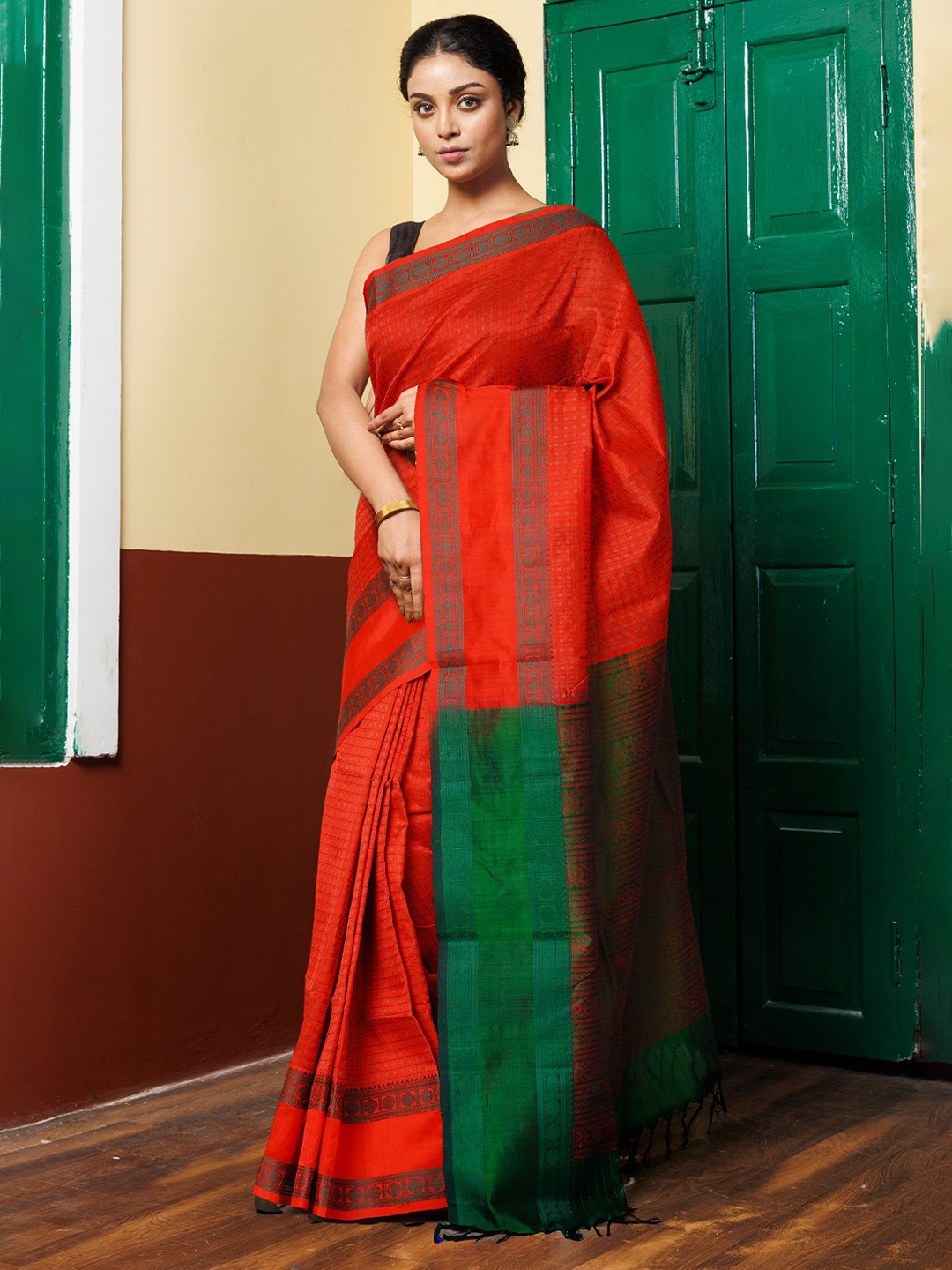 

Unnati Silks Woven Design Handloom Kanjeevaram Saree, Red