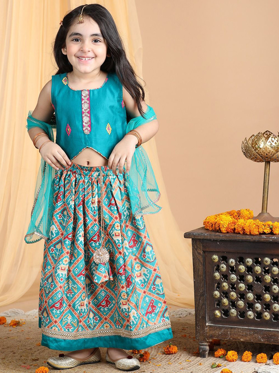 

Here&Now X Kinder Kids Girls Embellished Sequinned Ready to Wear Lehenga & Blouse With Dupatta, Green