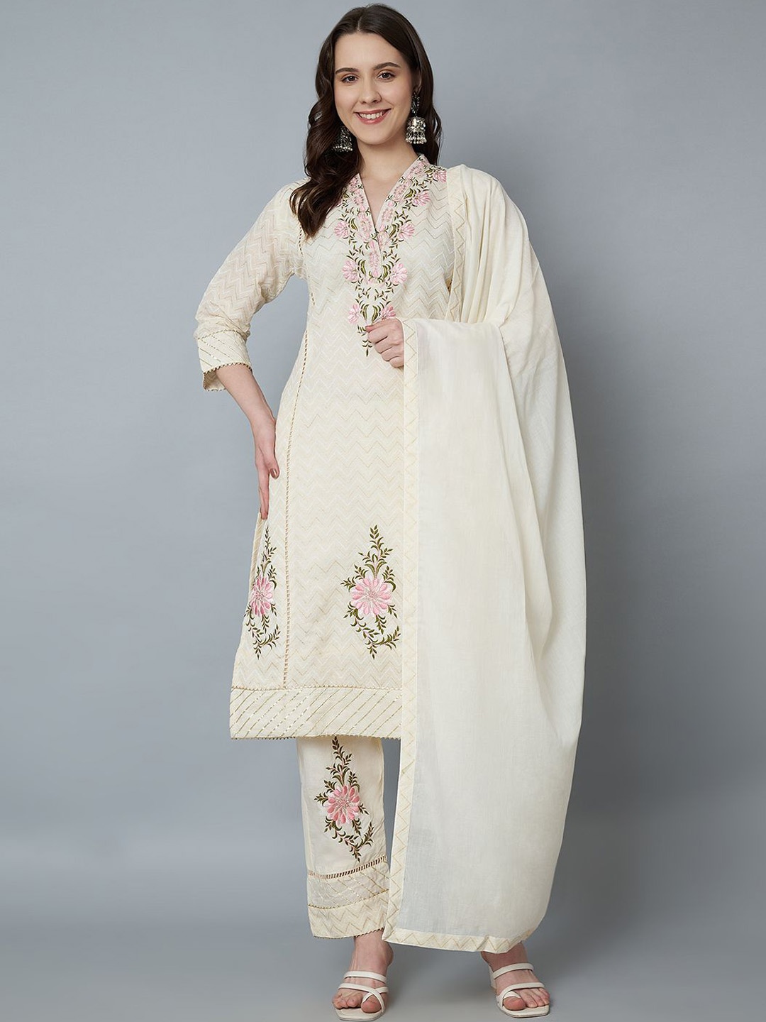 

Trend Level Women Embroidered Khadi Handloom Kurta, Off white