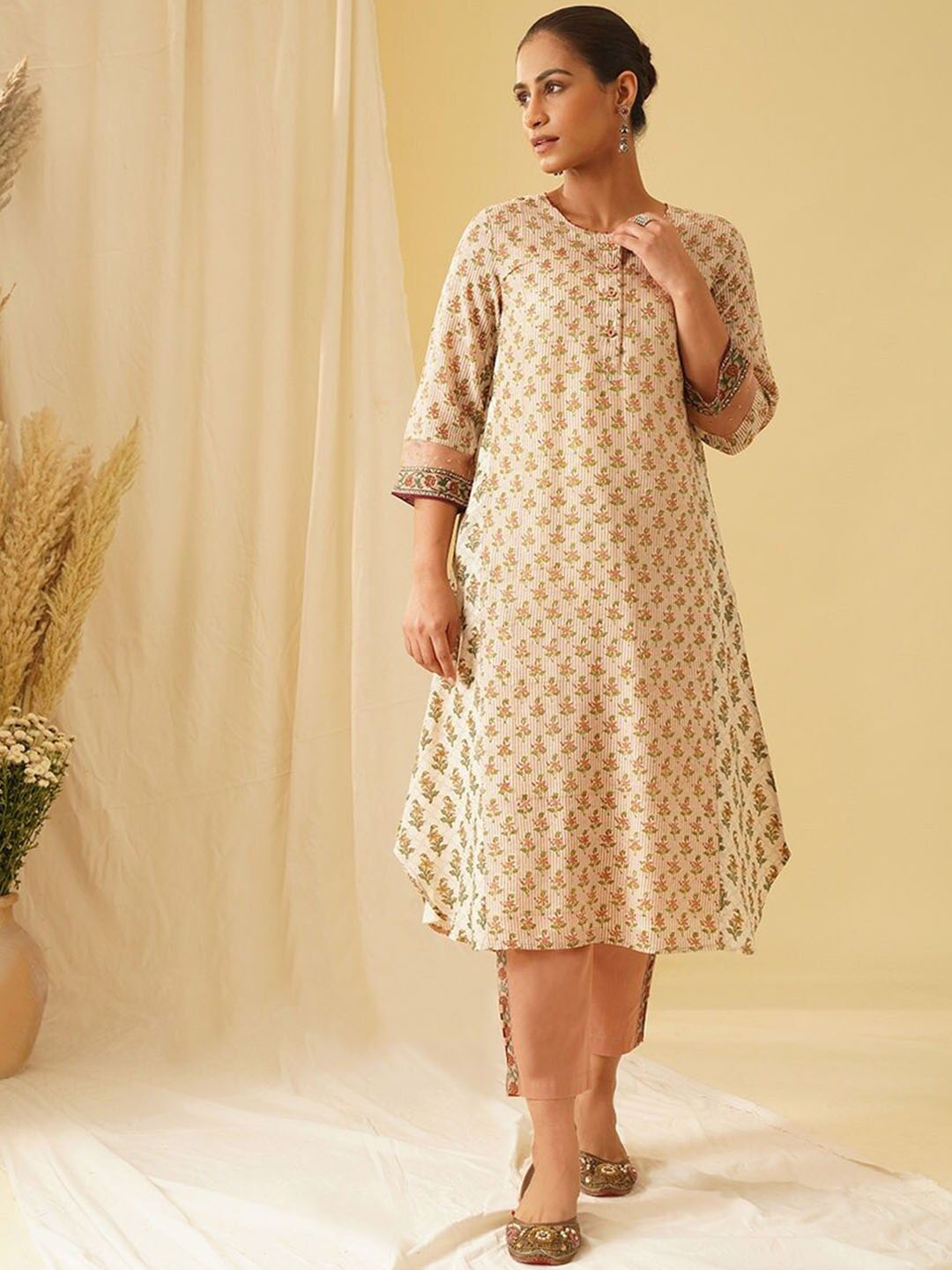

JAYPORE Floral Printed Beads & Stones A Line Kurta with Trousers, White