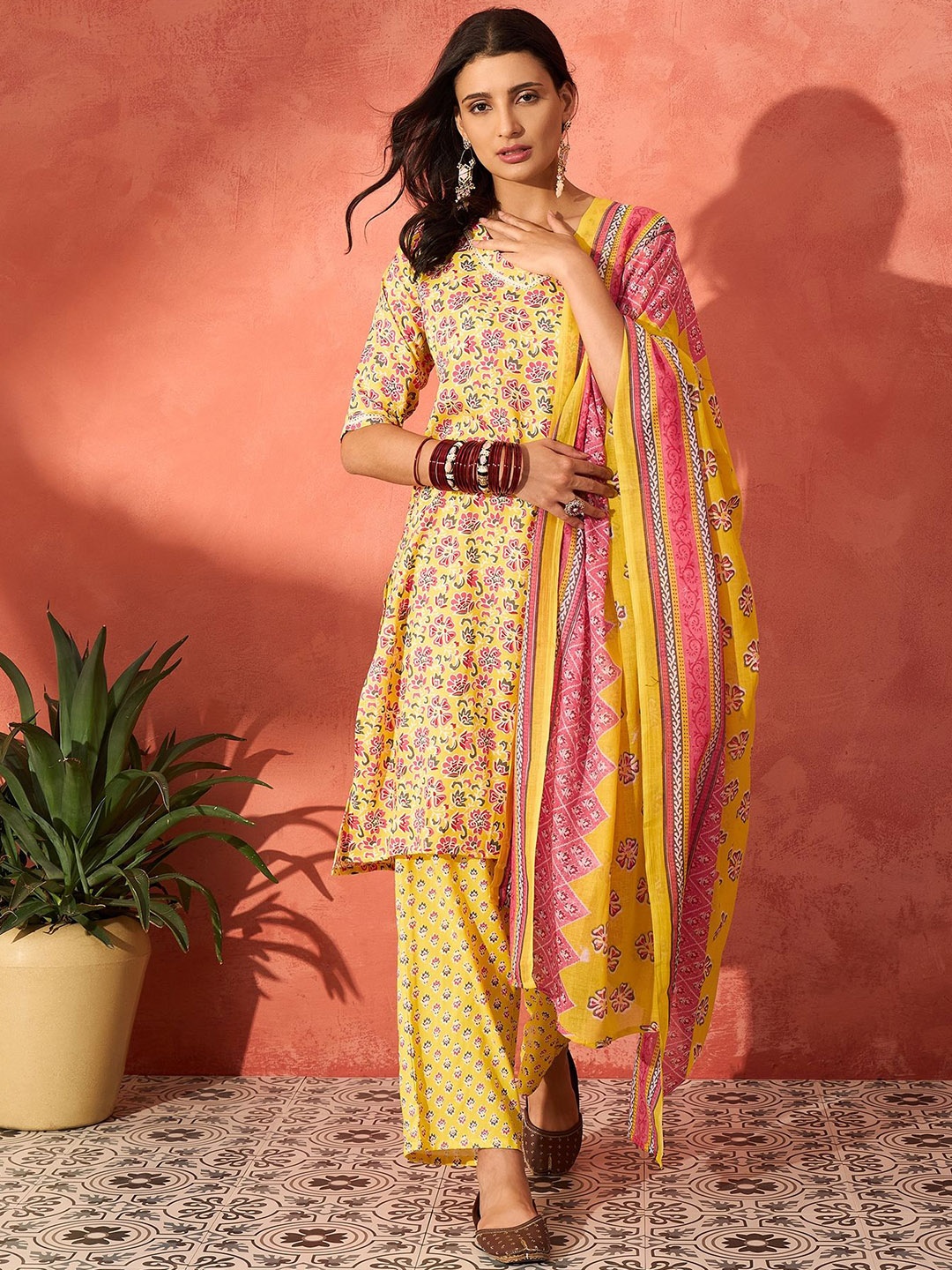 

Sangria Women V-Neck Printed Straight Kurta Set, Yellow