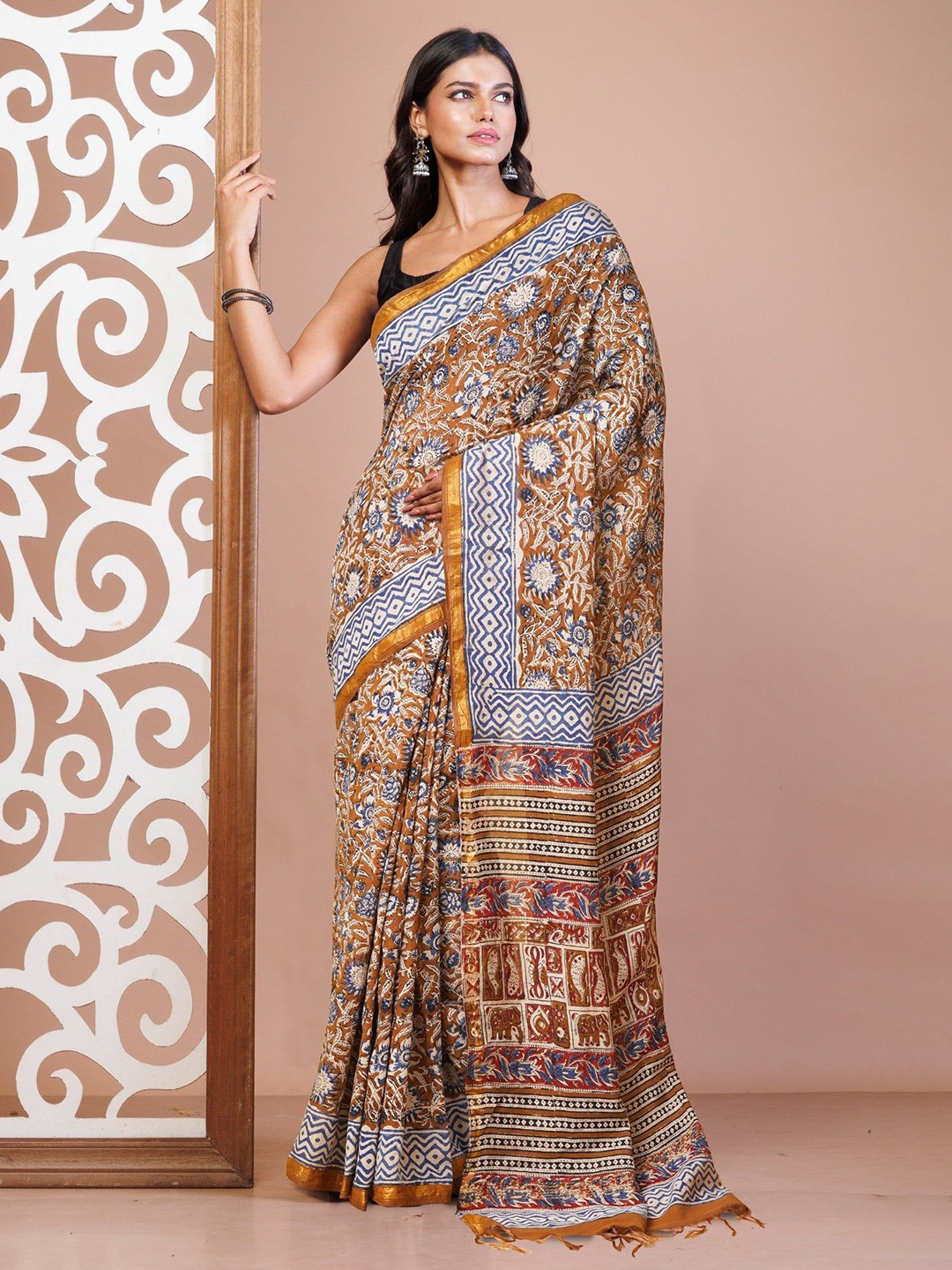 

Unnati Silks Floral Zari Handloom Bagru Saree, Brown
