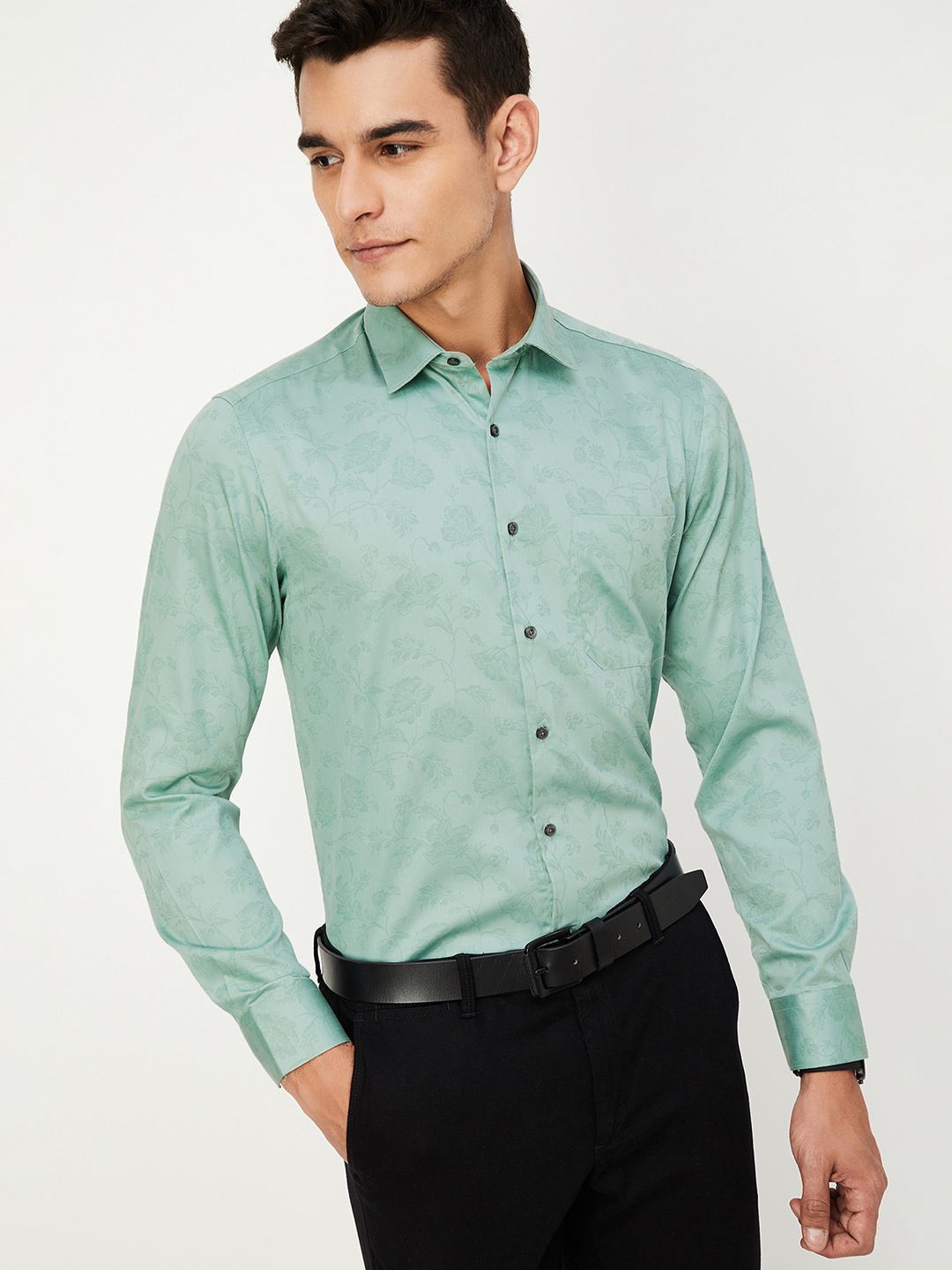 

max Men Spread Collar Textured Cotton Casual Shirt, Green