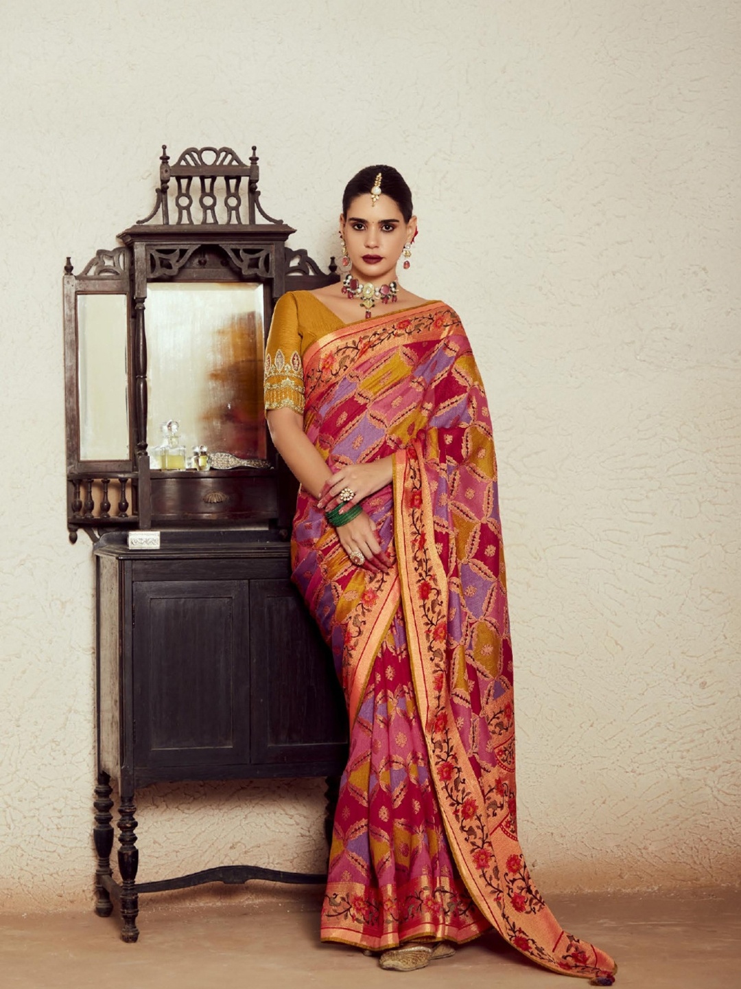 

KALINDI Ethnic Motifs Printed Zari Paithani Saree, Pink