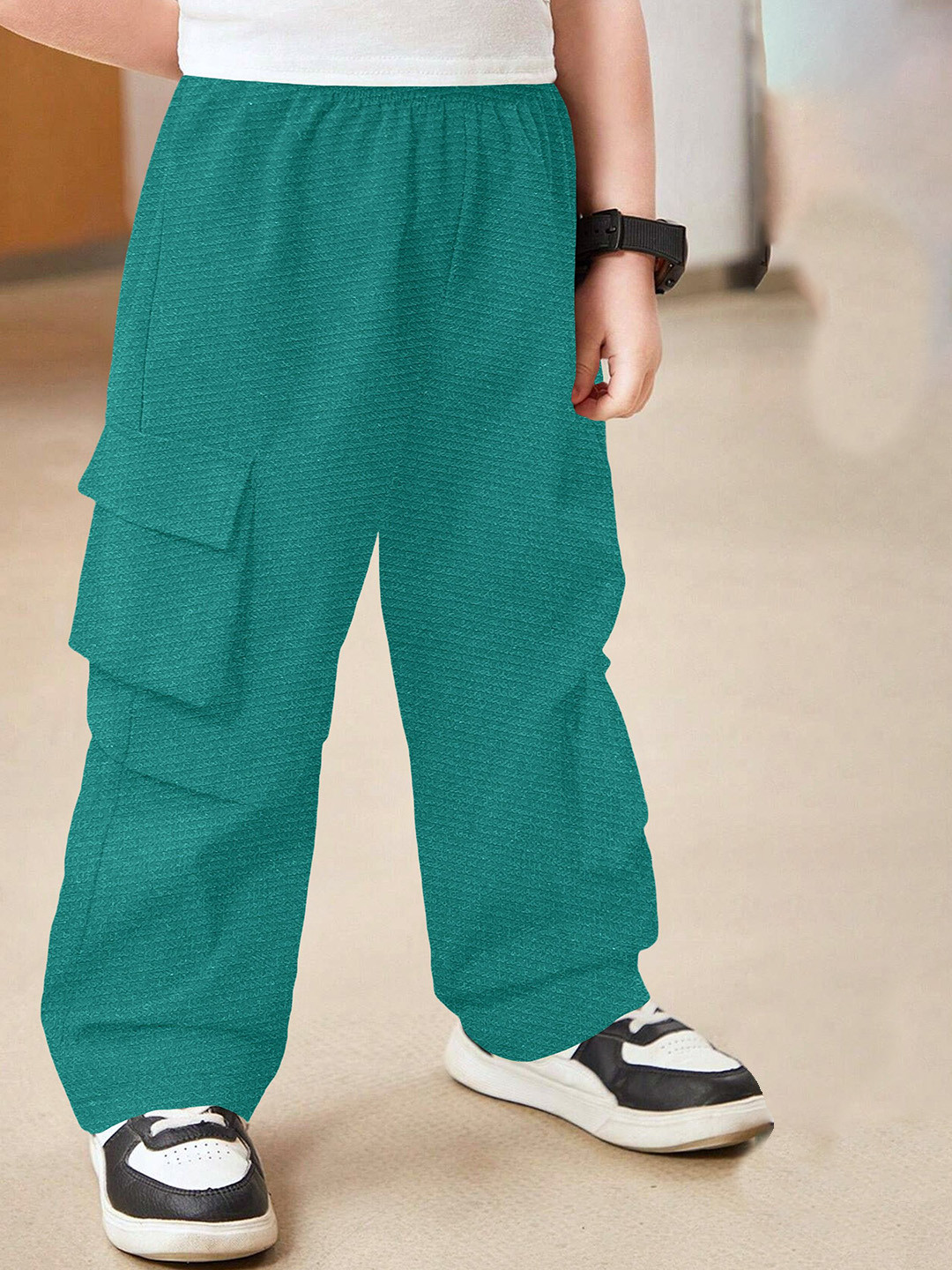 

Emblica Unisex Kids High-Rise Easy Wash Cargos Trousers, Green