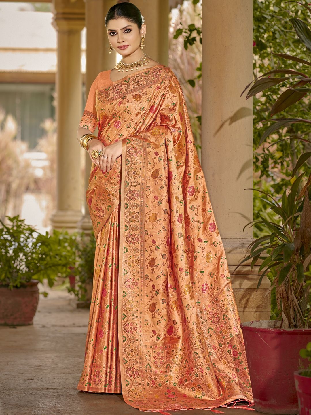 

SANGAM PRINTS Woven Design Zari Tussar Saree, Peach