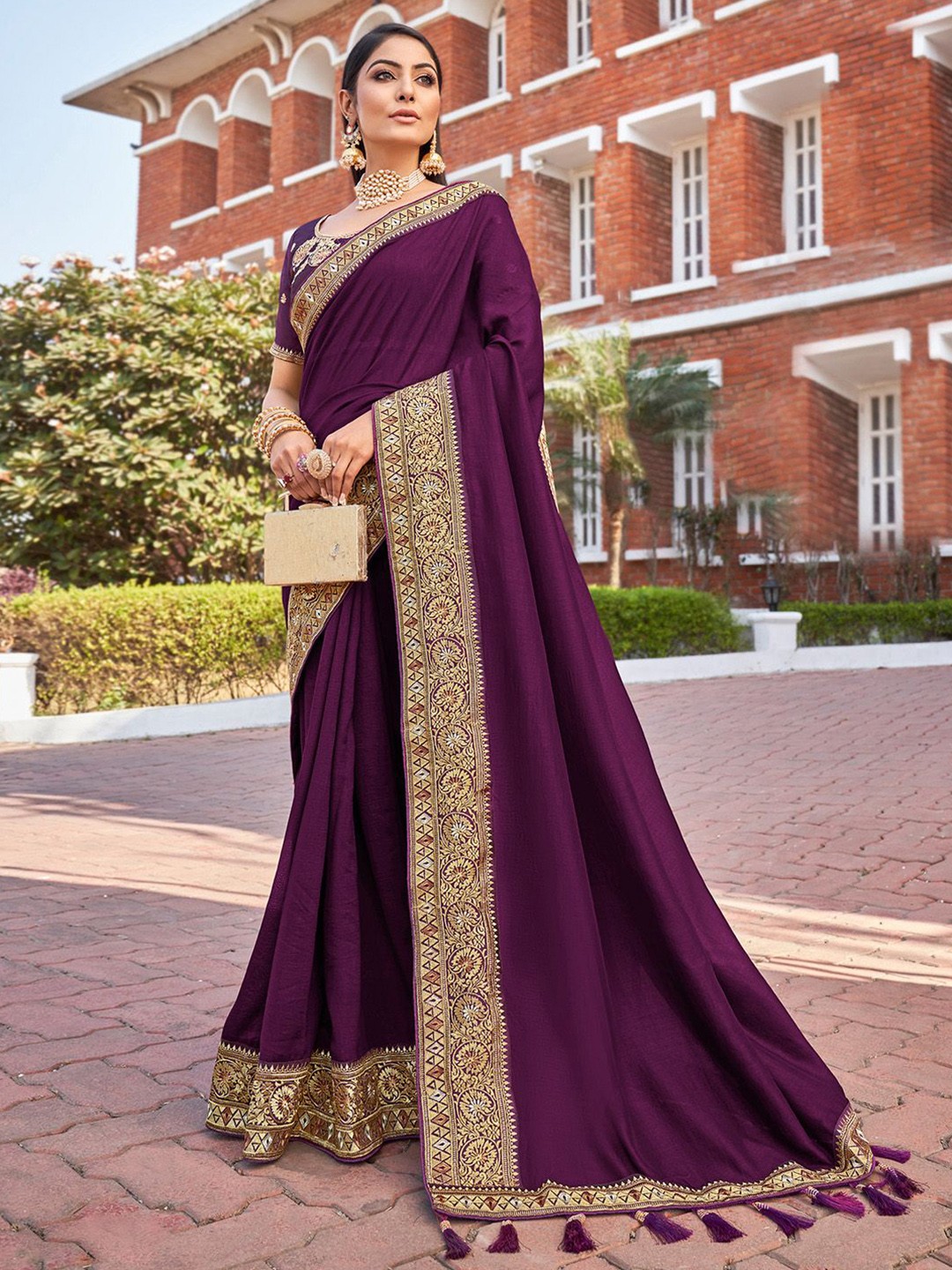 

Mitera Ethnic Motifs Zari Embroidered Saree, Magenta