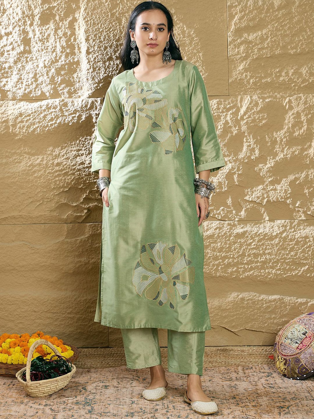 

Indo Era Women Floral Embroidered Regular Thread Work Kurta with Trousers, Green