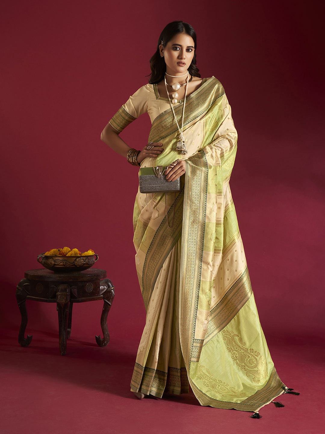 

elora Woven Design Zari Banarasi Saree, Green