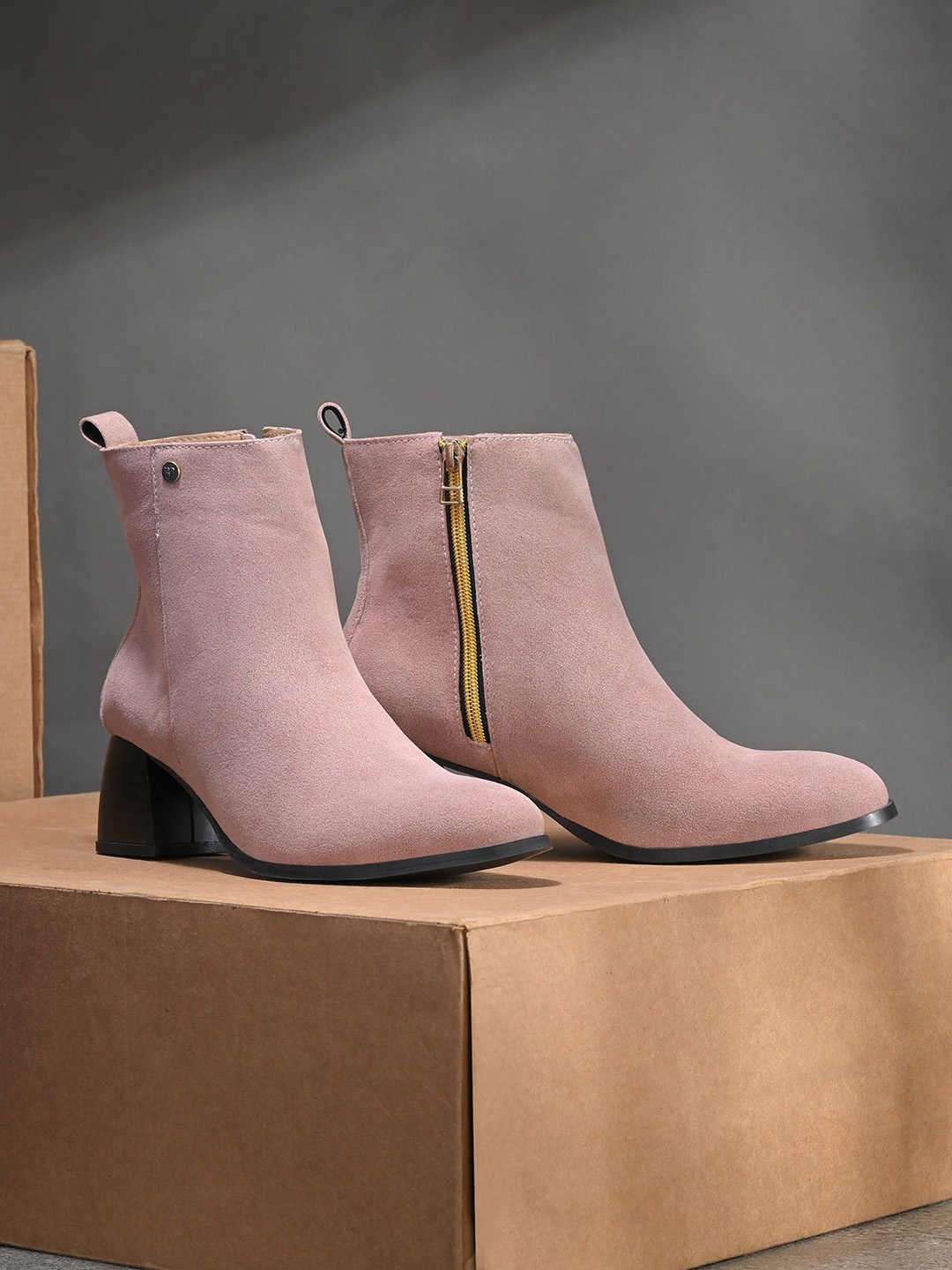 

El Paso Women Block-Heeded Chelsea Boots, Pink