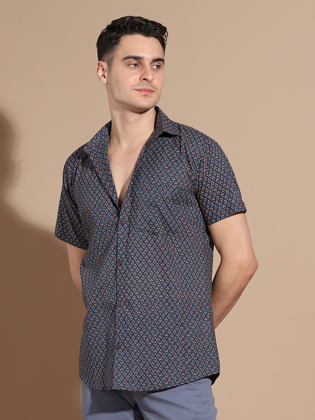 

Anouk Men Smart Spread Collar Floral Printed Cotton Casual Shirt, Navy blue