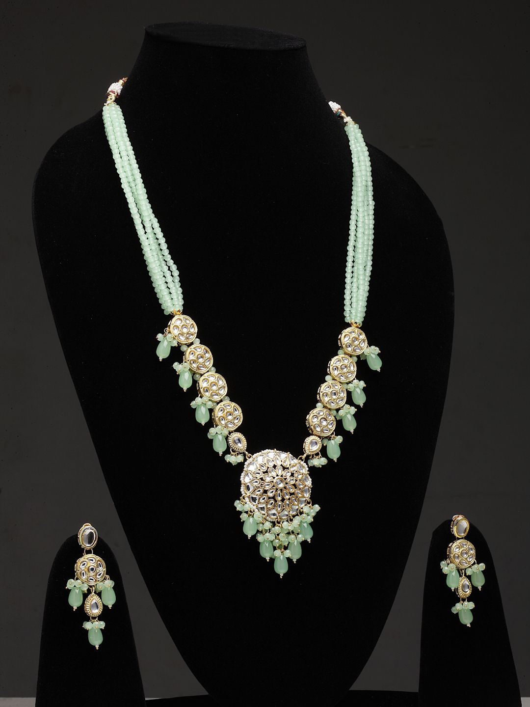 

Anouk Green Gold Plated Kundan Studded & Pearls Jewellery Set