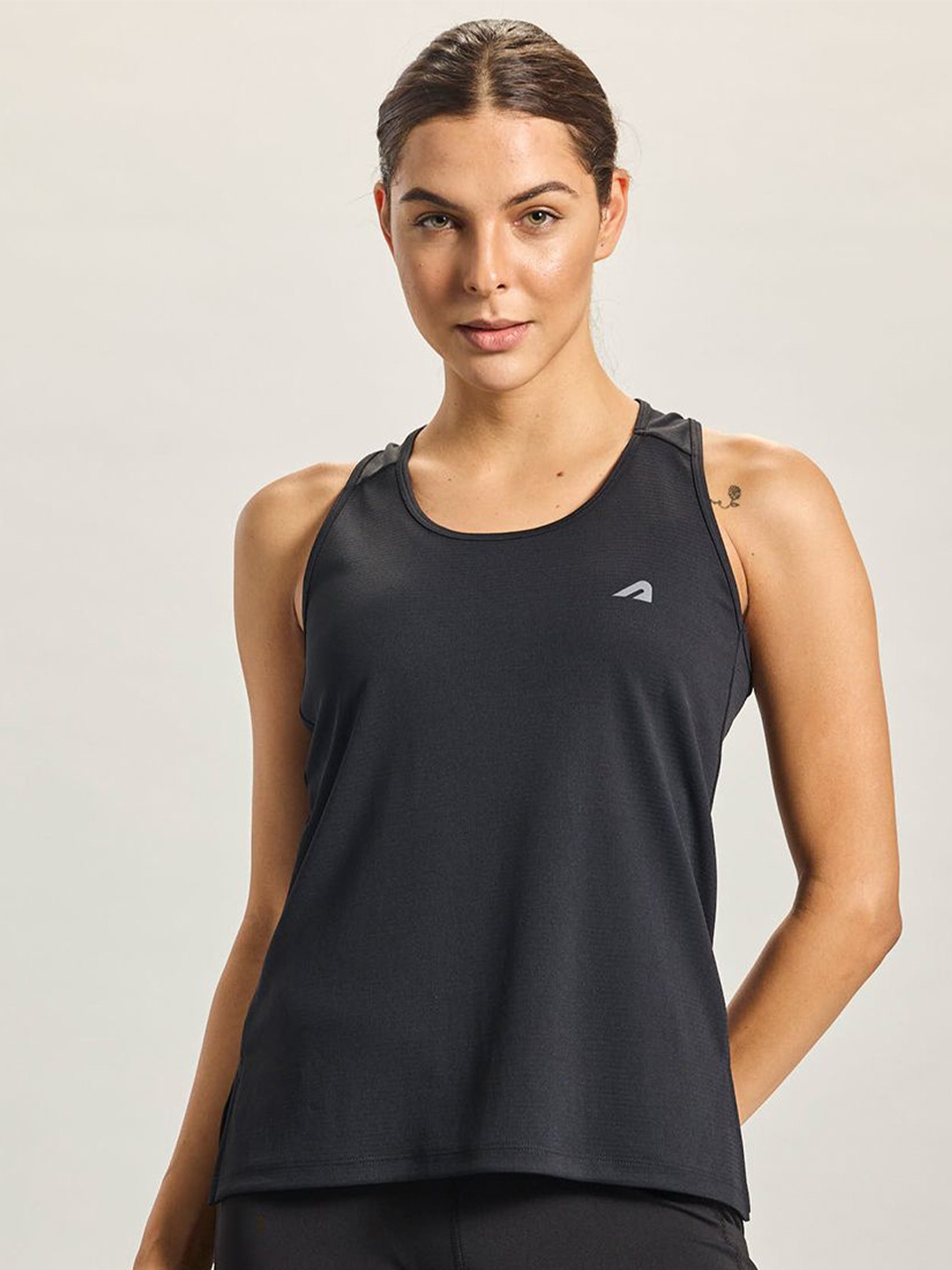 

BOLDFIT Women Solid Round Neck Top, Black