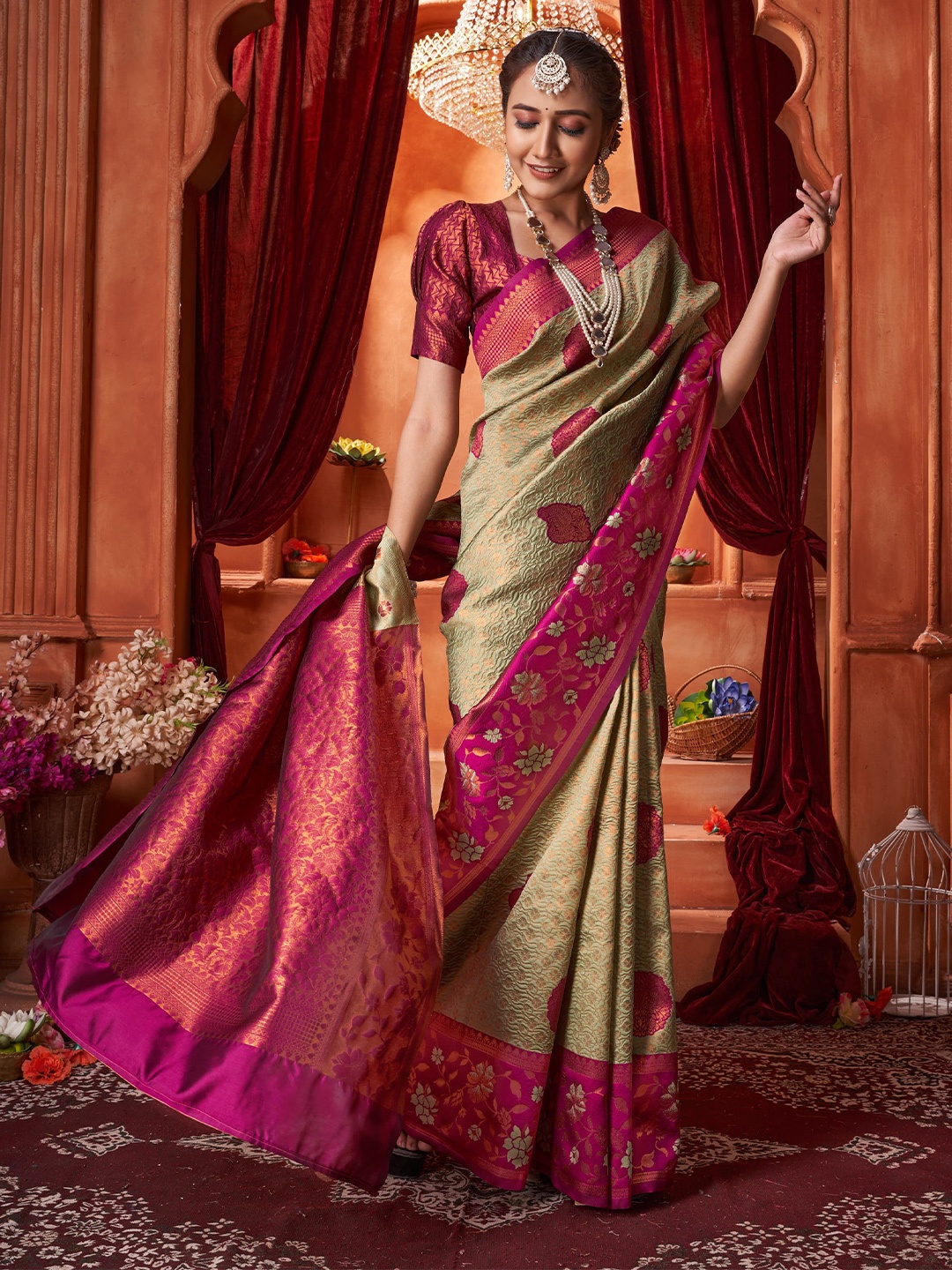 

HANDSEL Woven Design Zari Pure Silk Banarasi Saree, Cream