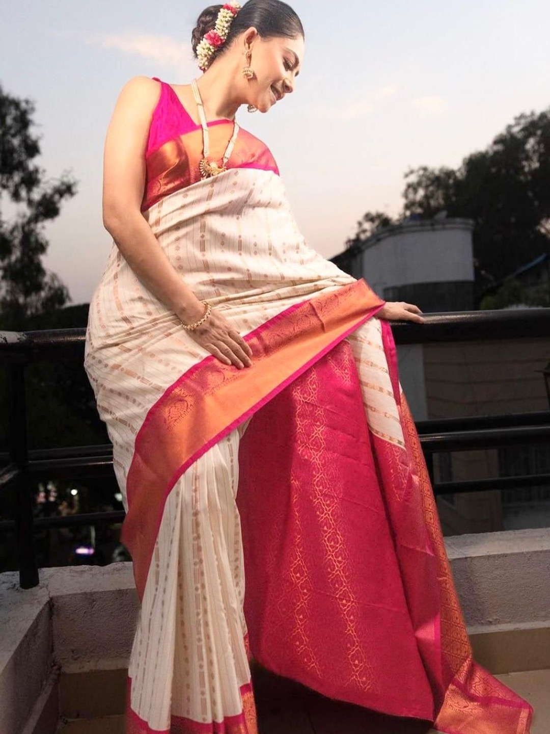 

Kriyansh Ethnic Motifs Zari Art Silk Designer Kanjeevaram Zari Saree, White