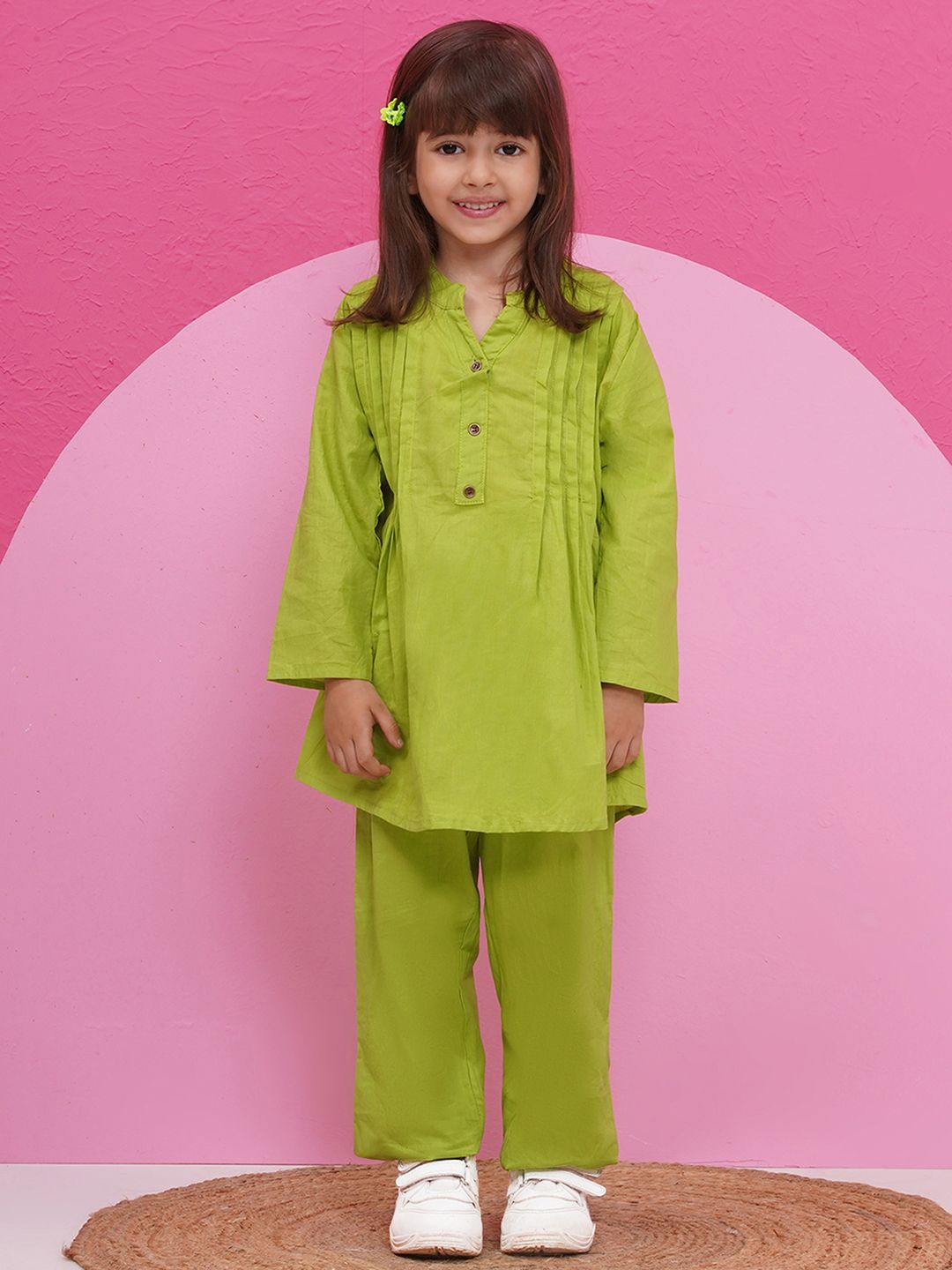 

Aj DEZInES Girls Pure Cotton Solid Kurta & Trousers Clothing Set, Green