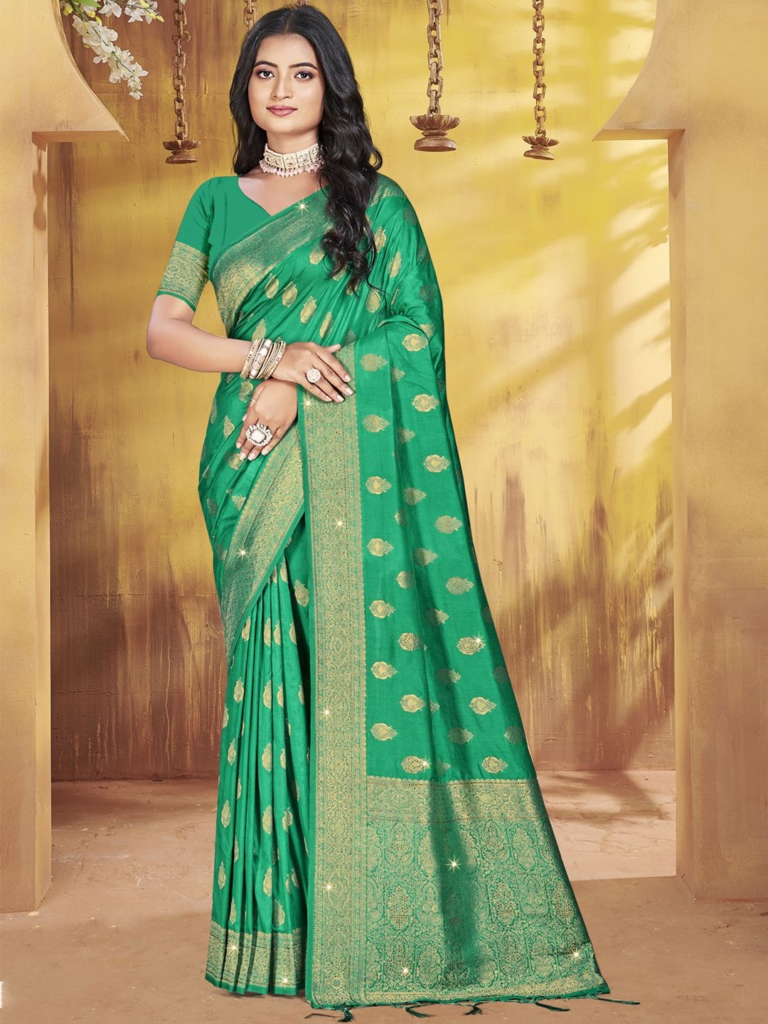 

SANGAM PRINTS Woven Design Zari Tussar Saree, Green