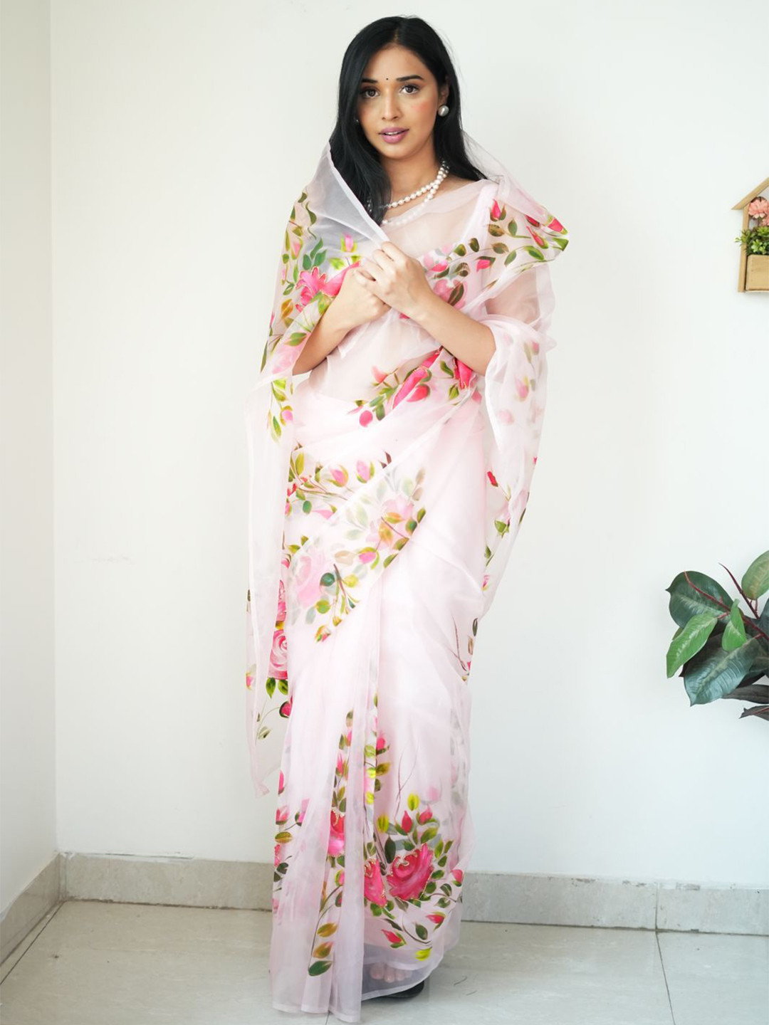 

TIEXA Floral Floral Printed Pure Georgette Ready to Wear Saree, White
