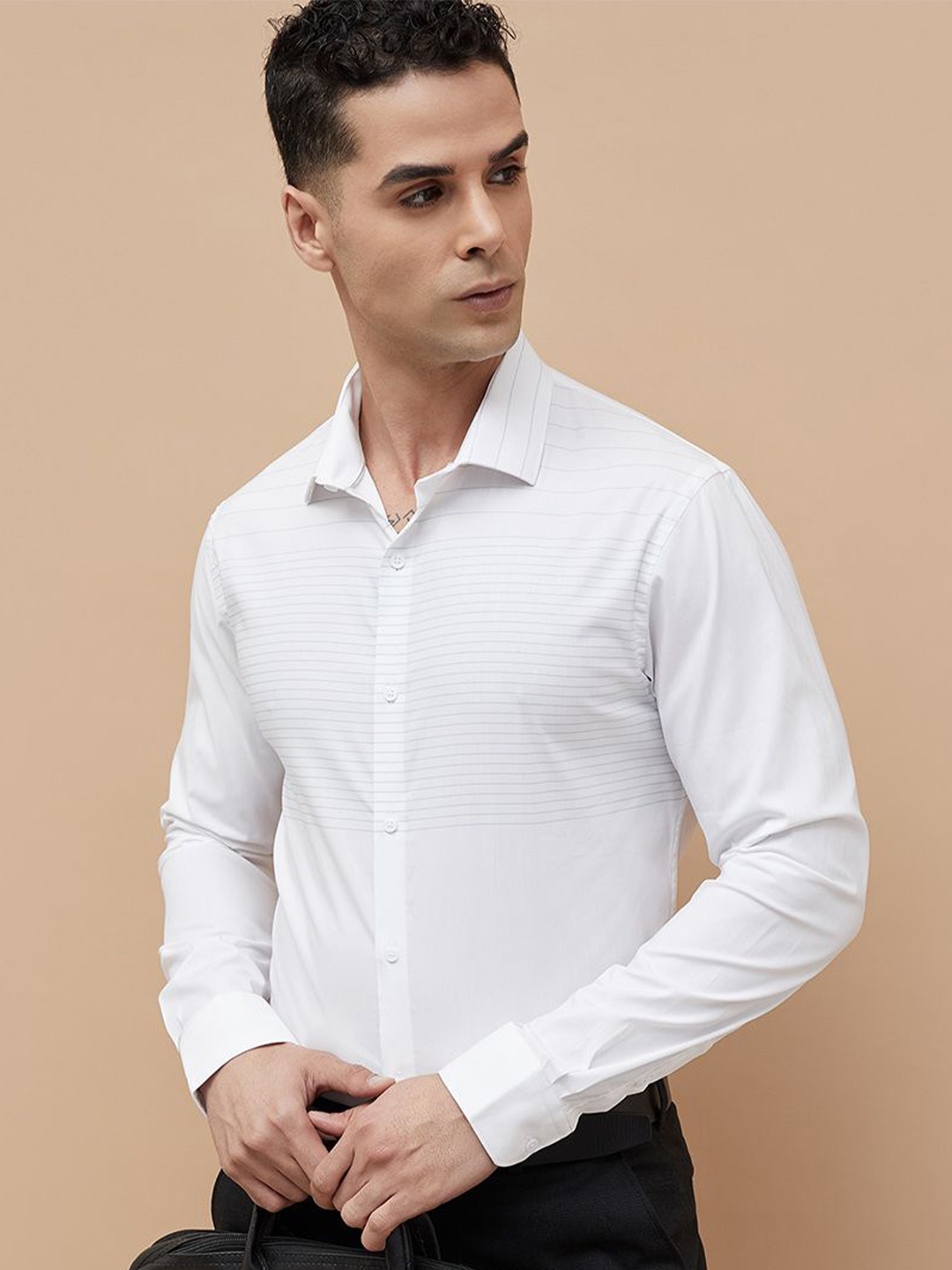 

CODE by Lifestyle Men Cutaway Collar Solid Cotton Slim Fit Formal Shirt, White