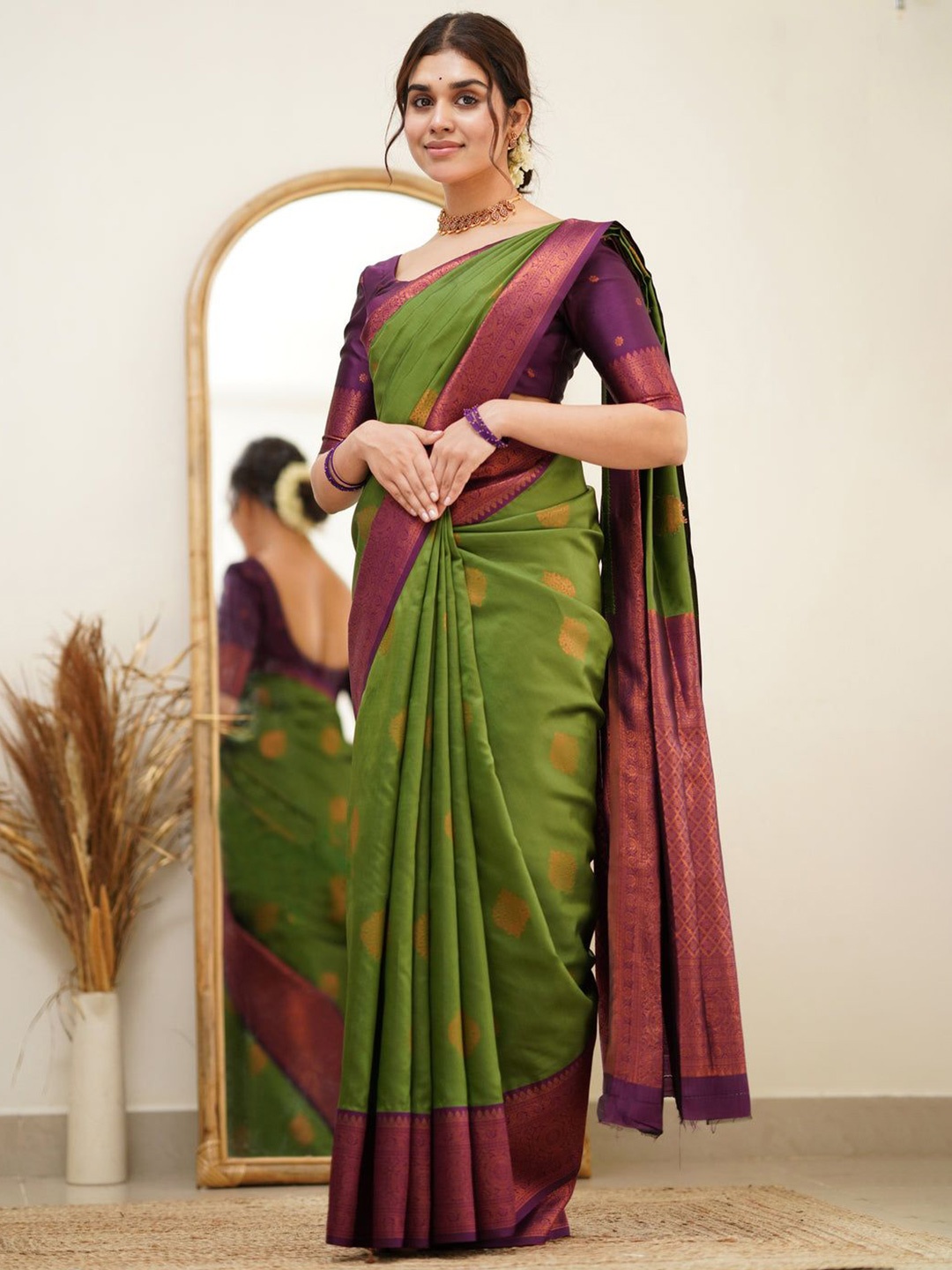 

HANDSEL Woven Design Pure Silk Banarasi Saree, Olive