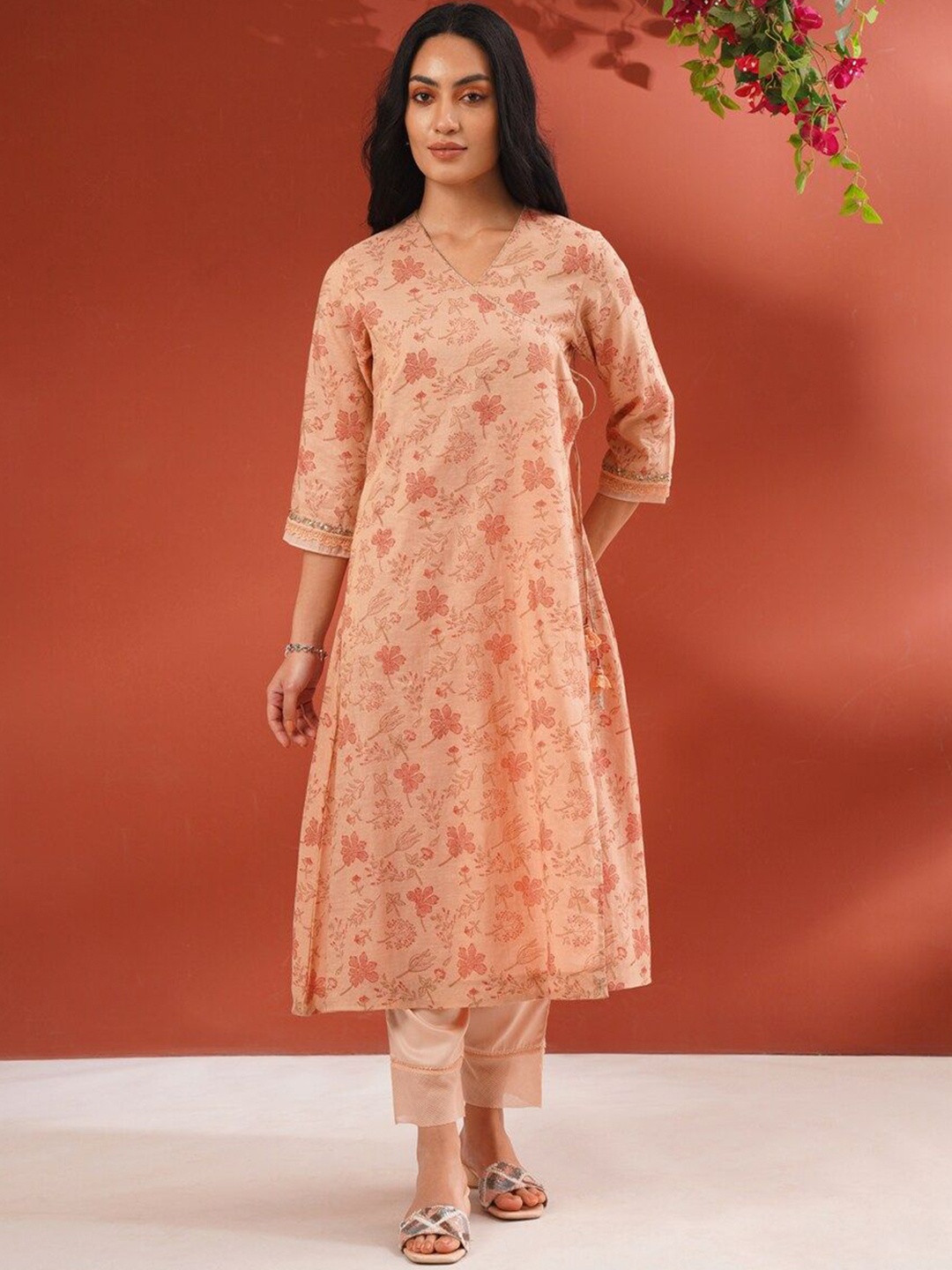 

JAYPORE Floral Printed A-Line Kurta Set, Peach