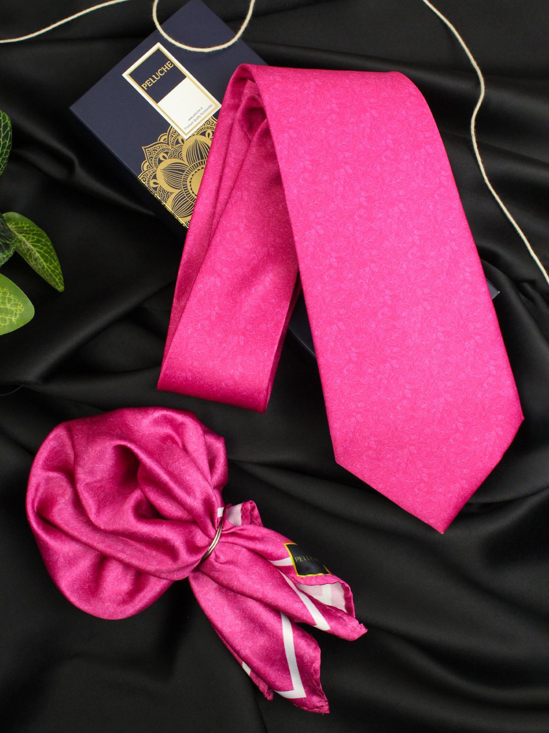 

PELUCHE Men Solid Broad Neck Tie & Pocket Square Accessory Gift Set, Pink