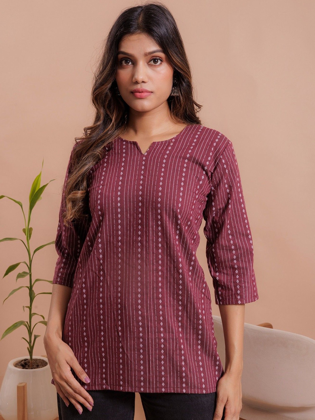 

Goti's Women Printed Kurta, Maroon